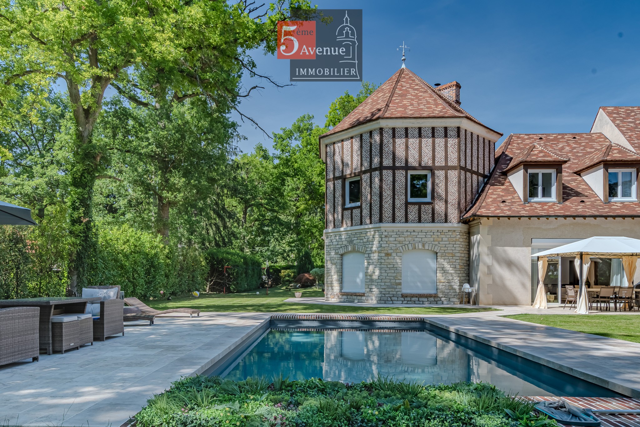 Maison à vendre à Lamorlaye, 400 m², 12 pièces – photo 2 sur 20
