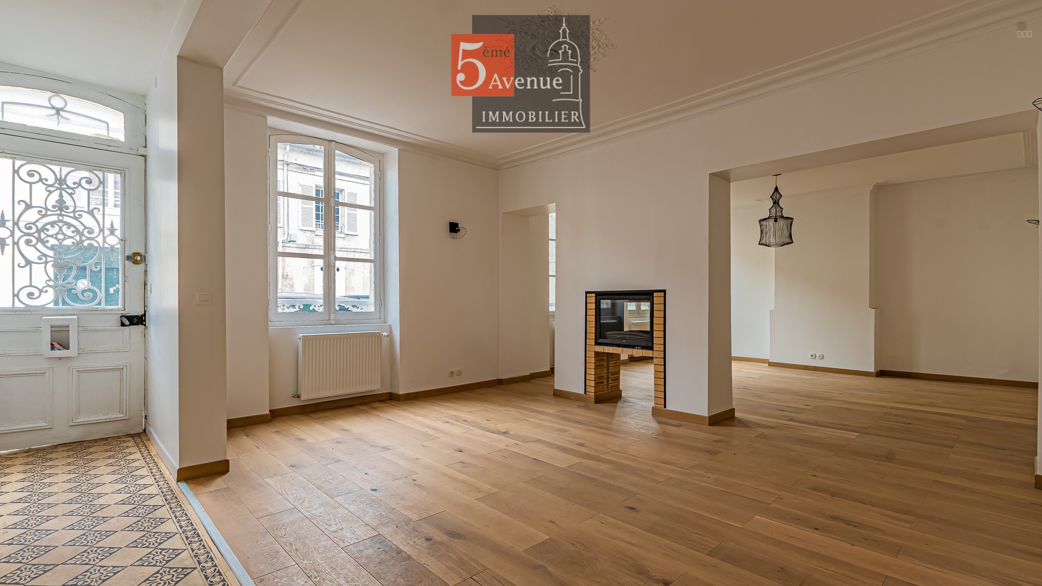 Maison à vendre à Chantilly, 198 m², 7 pièces – photo 1 sur 17