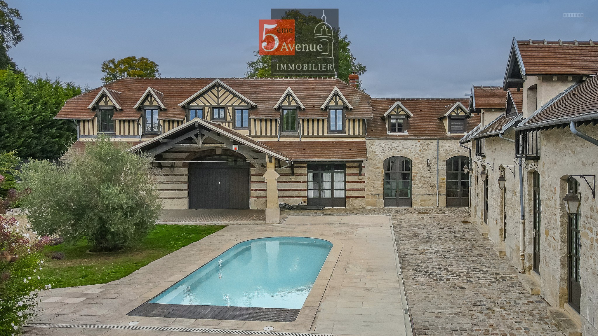 Maison à vendre à Senlis, 335 m², 12 pièces – photo 1 sur 20