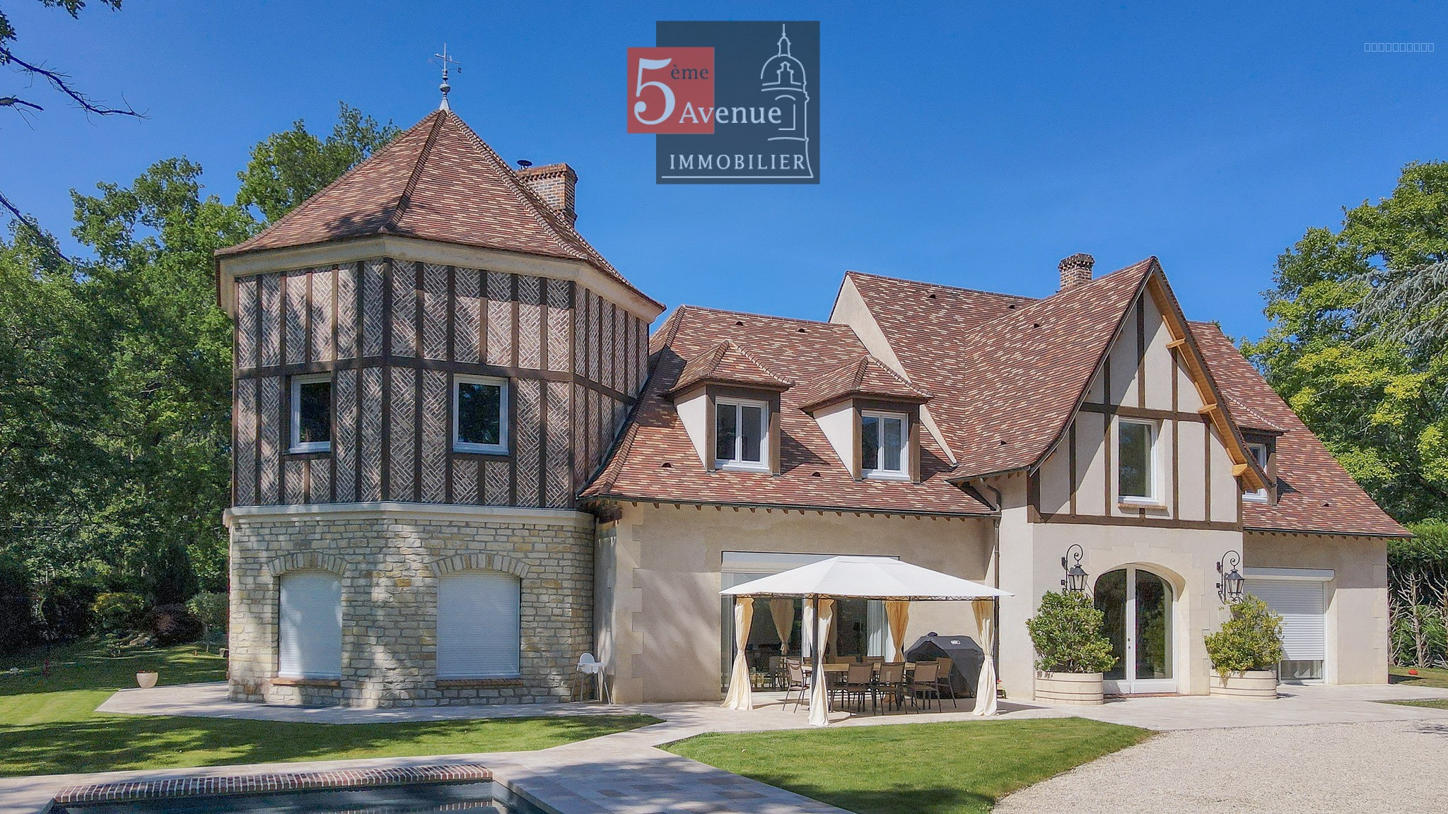 Maison à vendre à Lamorlaye, 400 m², 12 pièces – photo 1 sur 20