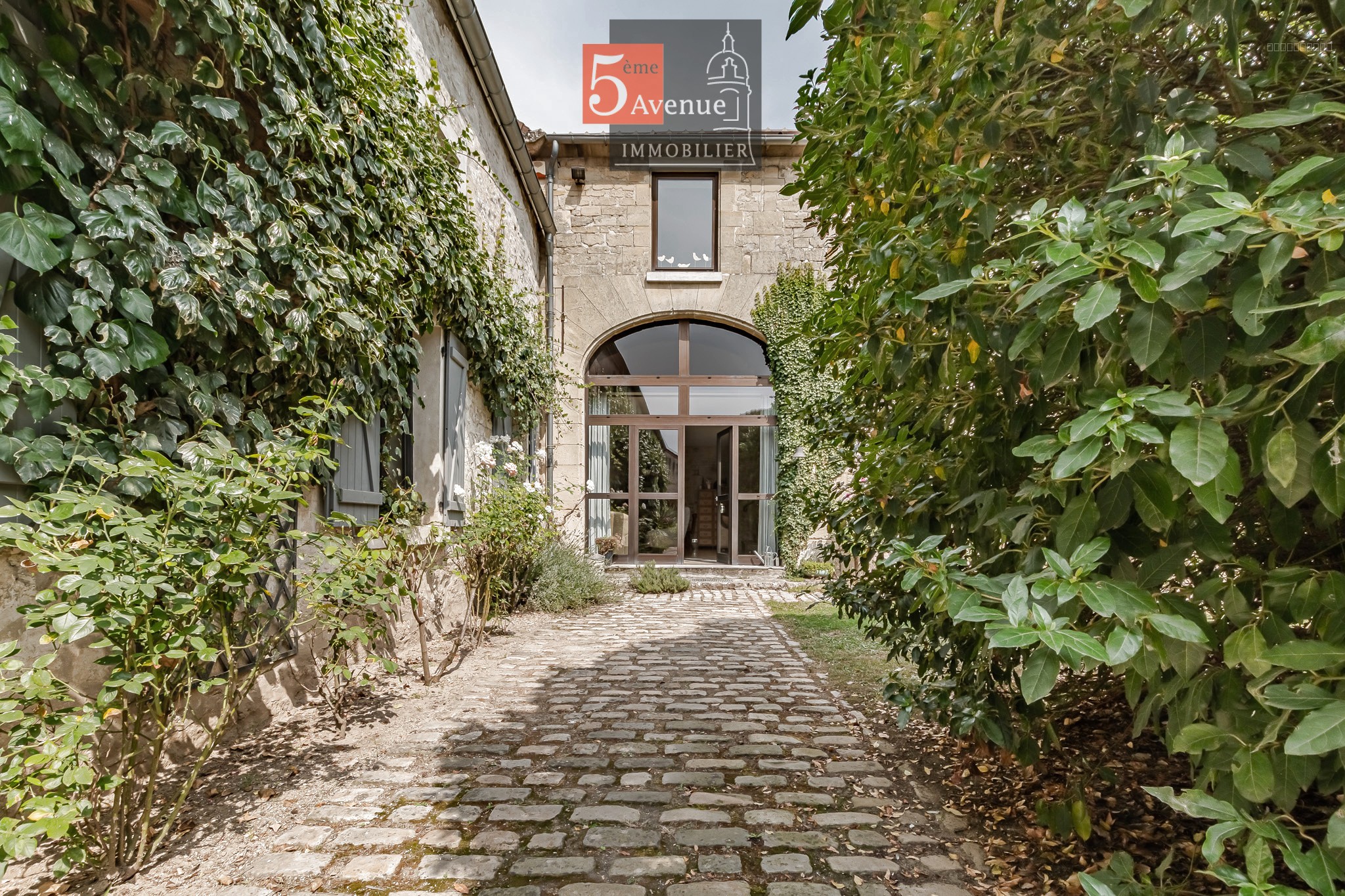 Maison à vendre à Chantilly, 550 m², 15 pièces – photo 1 sur 20