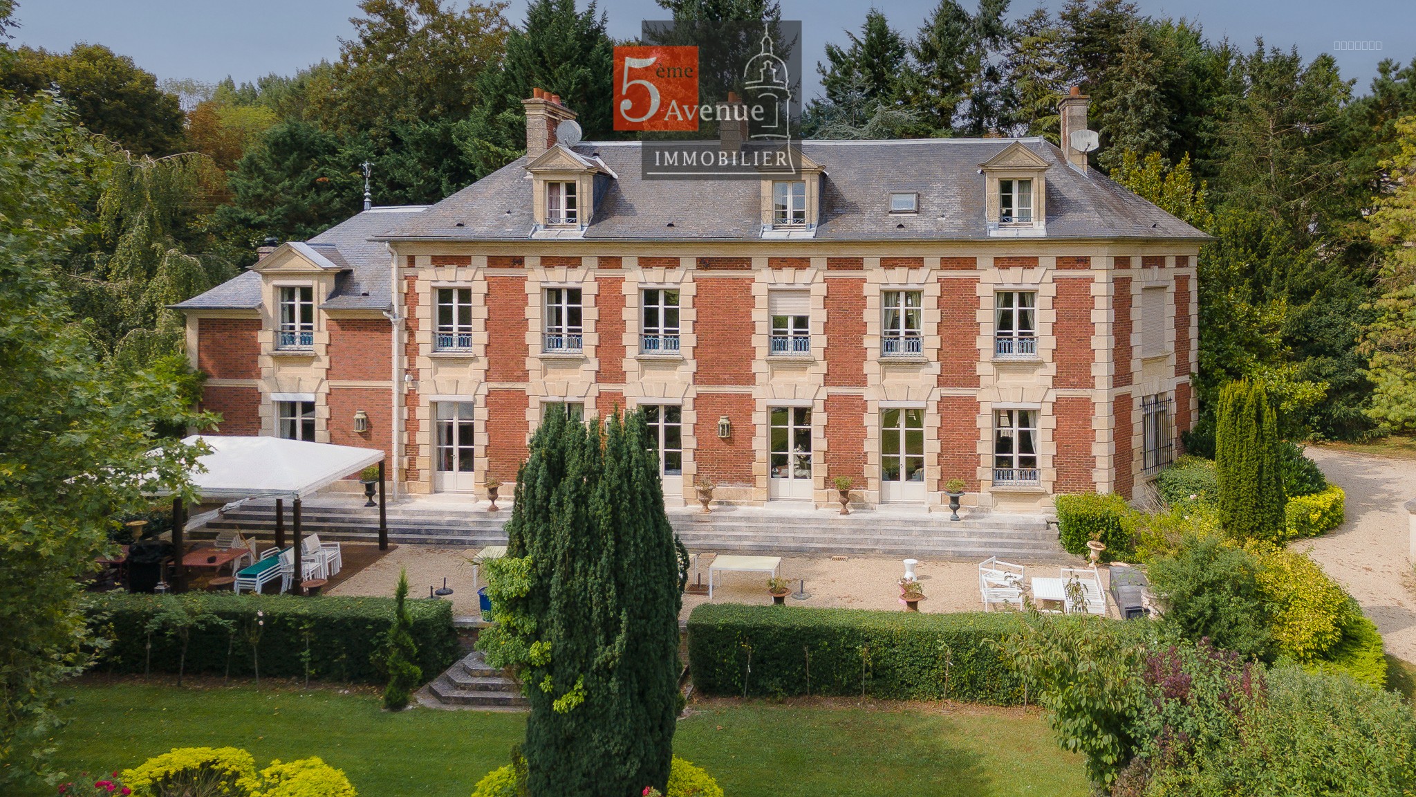 Maison à vendre à Chantilly, 430 m², 11 pièces – photo 1 sur 20
