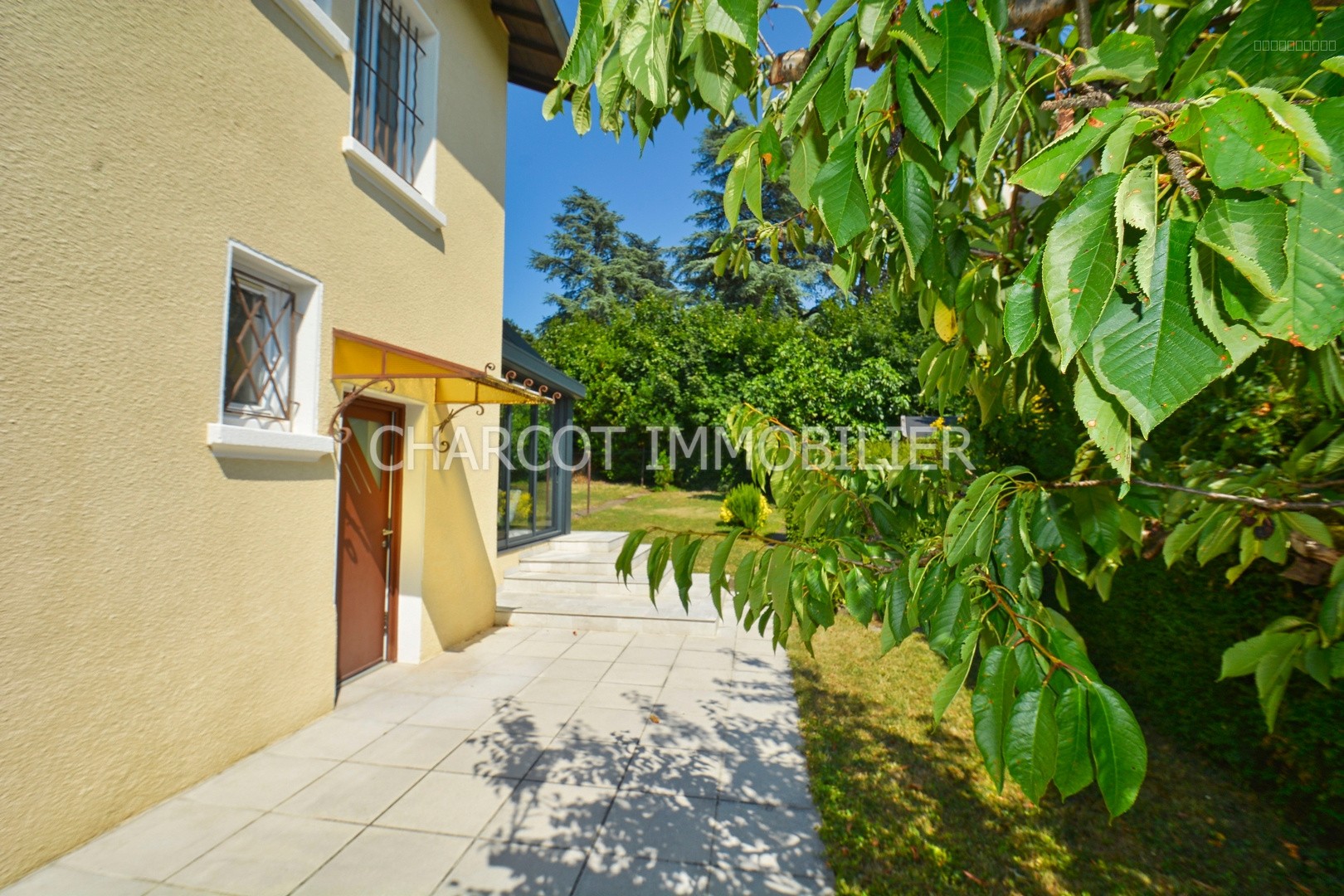Maison rénovée avec jardin et studio indépendant, dans un quartier calme et résidentiel. Parfait pour les fami — photo 3