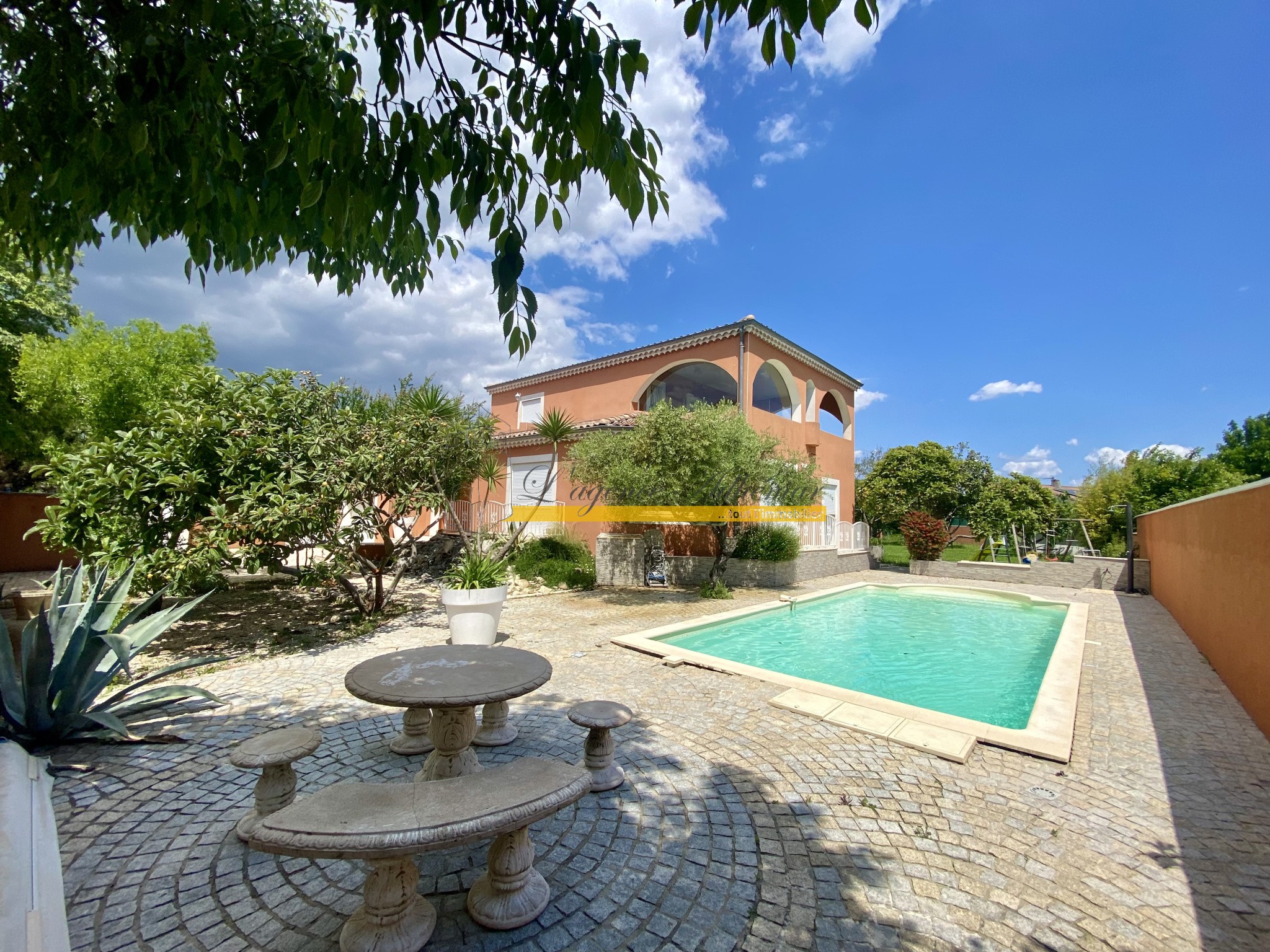 Maison à vendre à Montelimar, 46 m², 6 pièces – photo 1 sur 18