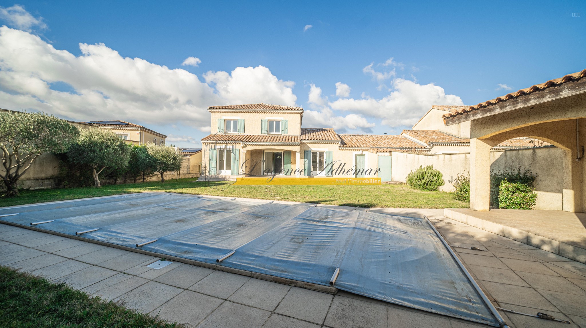 Maison à vendre à Mirmande, 193,6 m², 7 pièces – photo 1 sur 9
