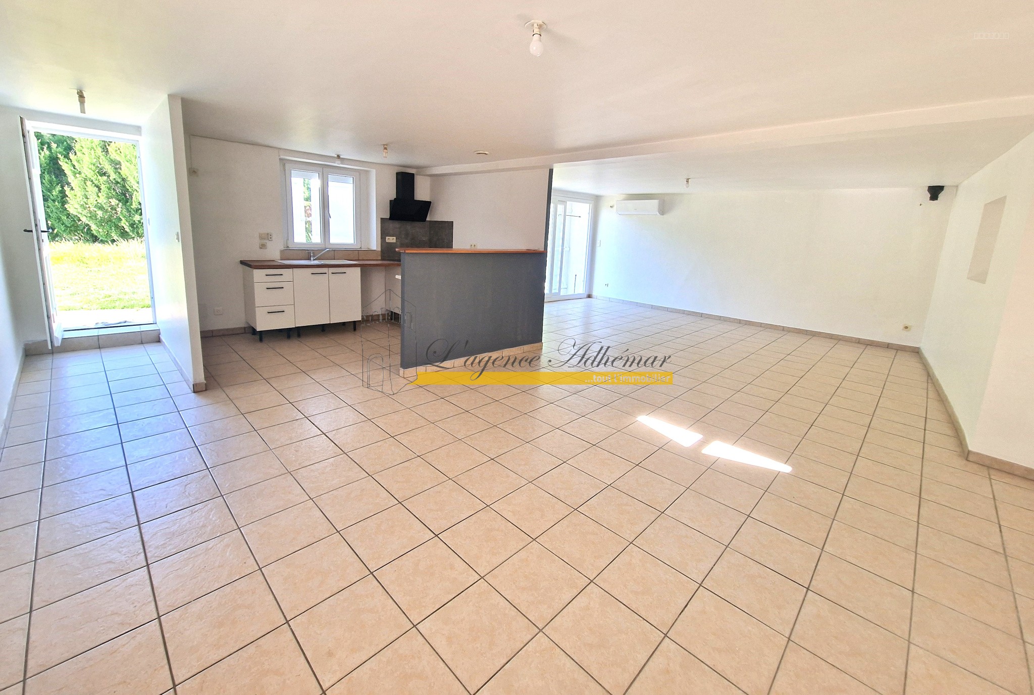 Appartement à louer à Le poet laval, 108 m², 4 pièces – photo 3 sur 13