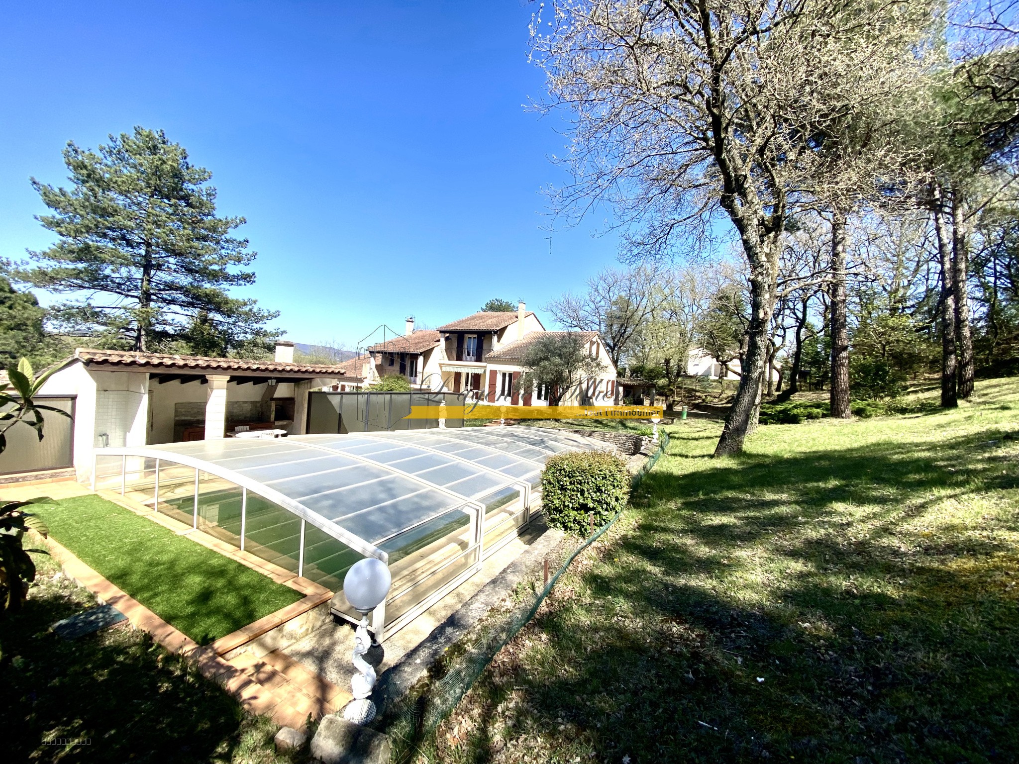 Maison à vendre à Montelimar, 285 m², 9 pièces – photo 2 sur 16