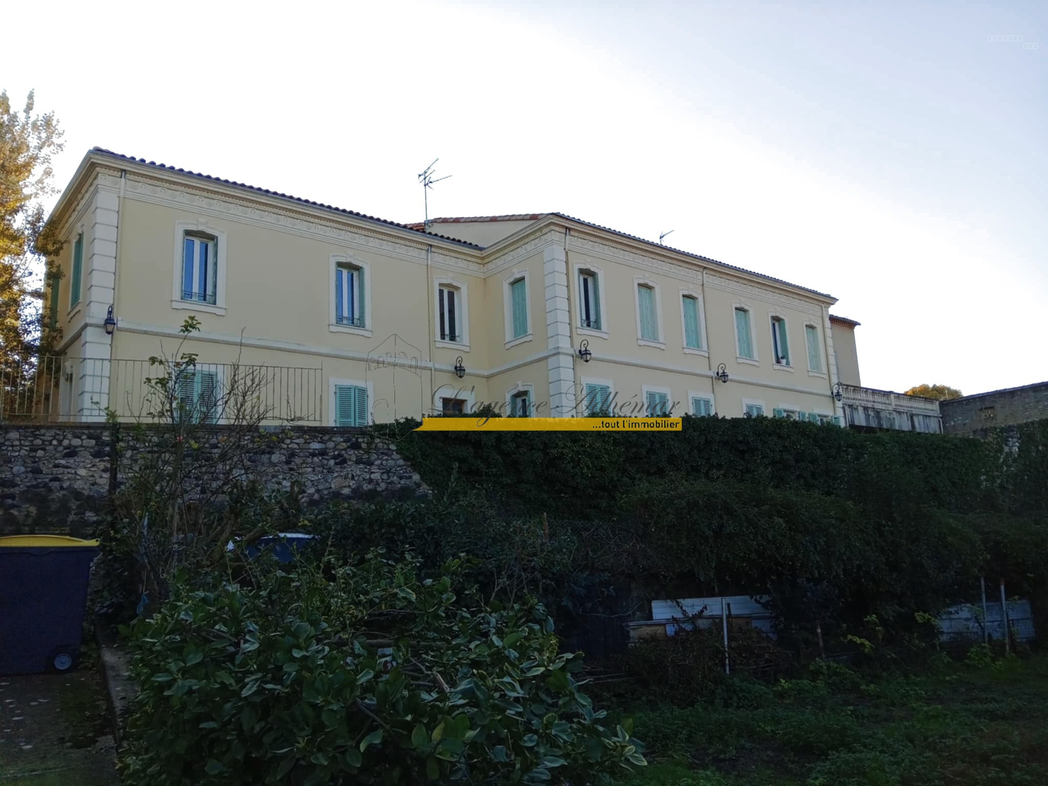 Immeuble à vendre à Viviers, 342 m², 19 pièces – photo 1 sur 11