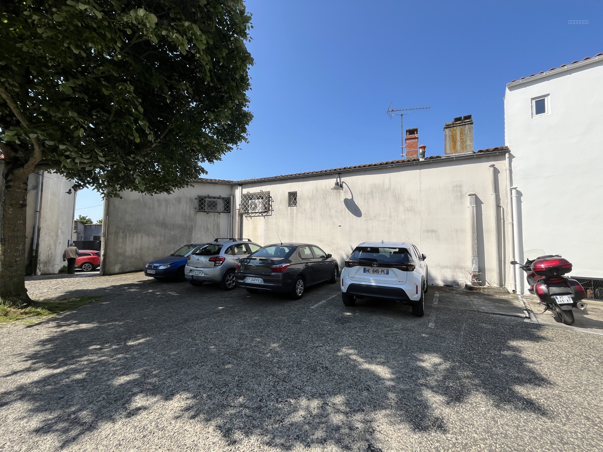 Local commercial à louer à Angoulins, 200 m² – photo 1 sur 1