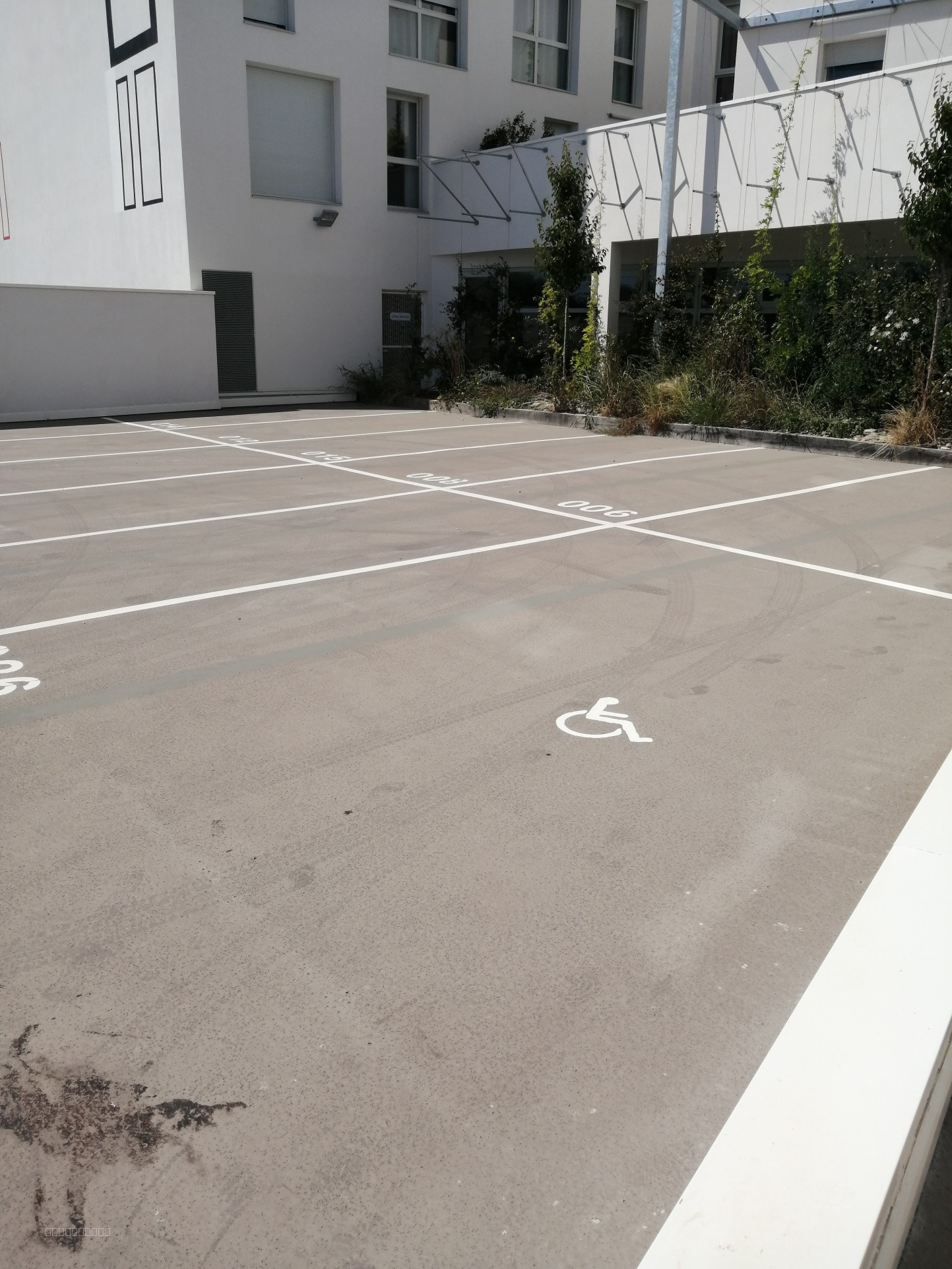 Bien immobilier à louer à La rochelle, 576,5 m² – photo 2 sur 2