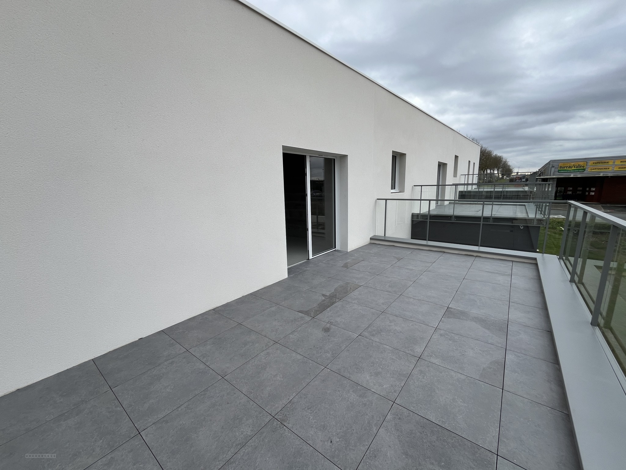 Local commercial à louer à Rochefort, 144 m² – photo 2 sur 2