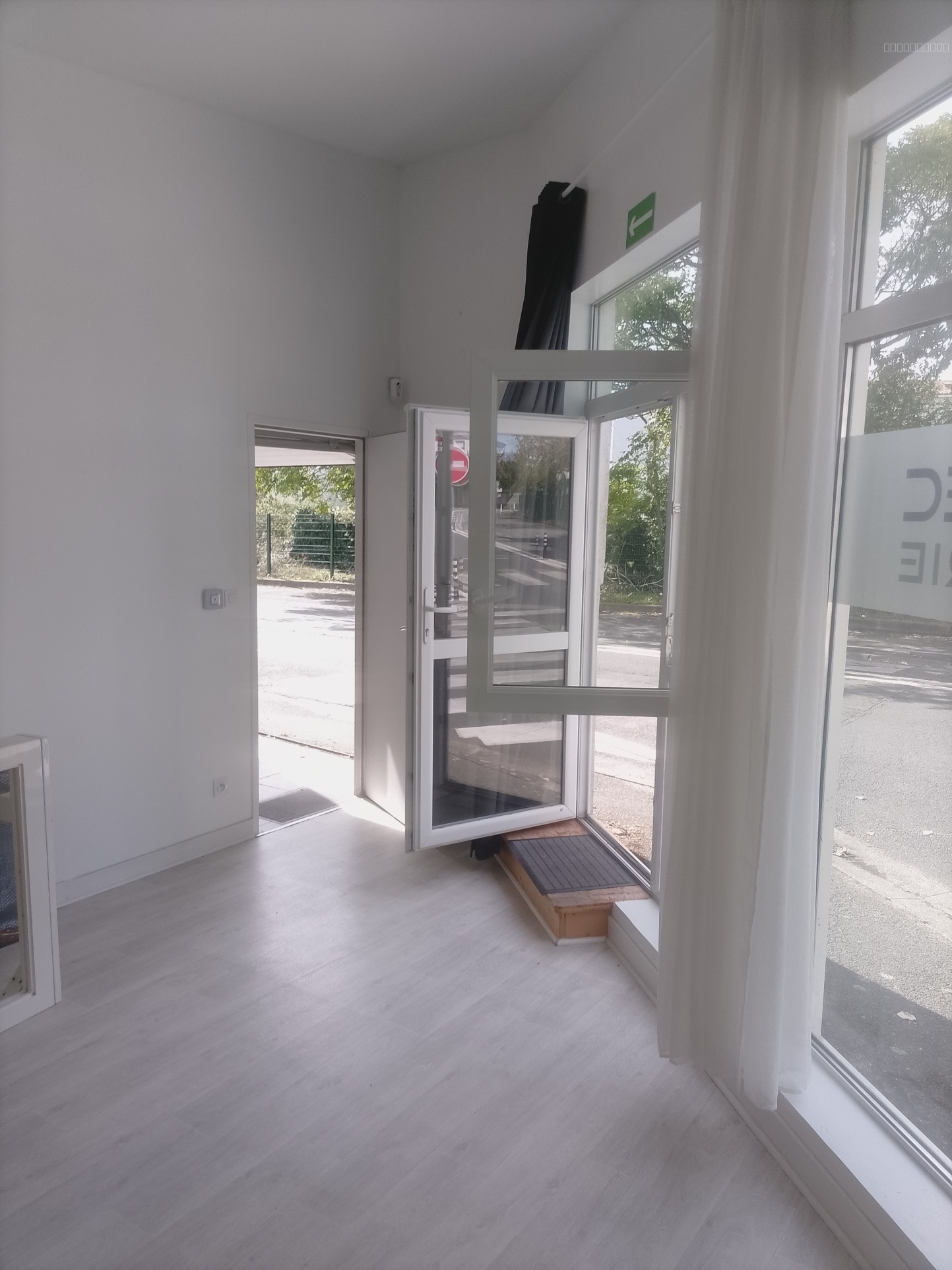 Local commercial à louer à La rochelle, 36 m² – photo 1 sur 3