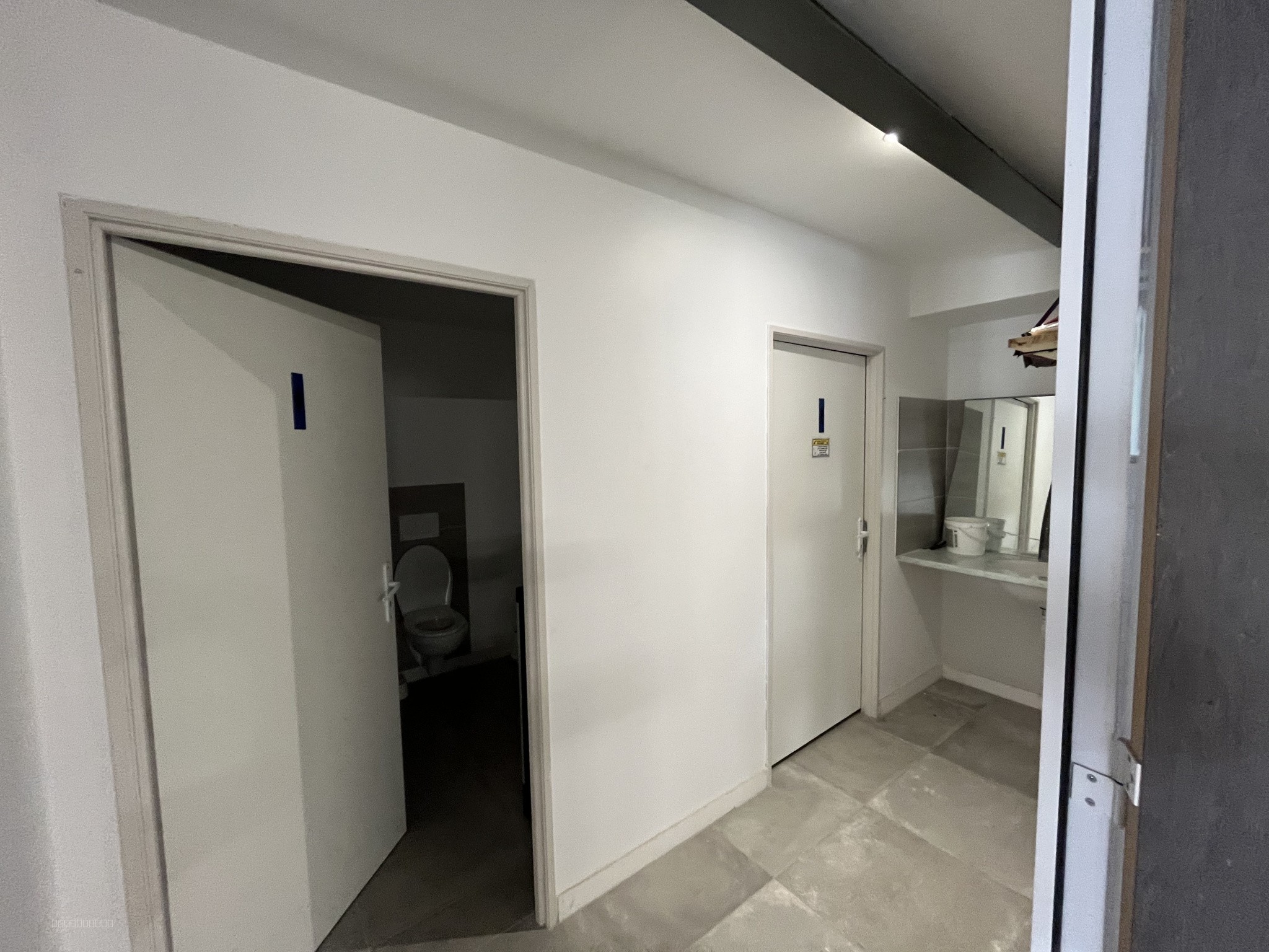 Bien immobilier à louer à La rochelle, 1 600 m² – photo 2 sur 4