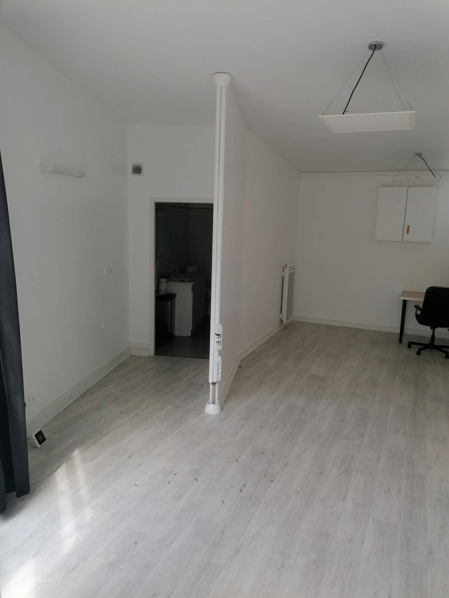 Local commercial à louer à La rochelle, 36 m² – photo 2 sur 3
