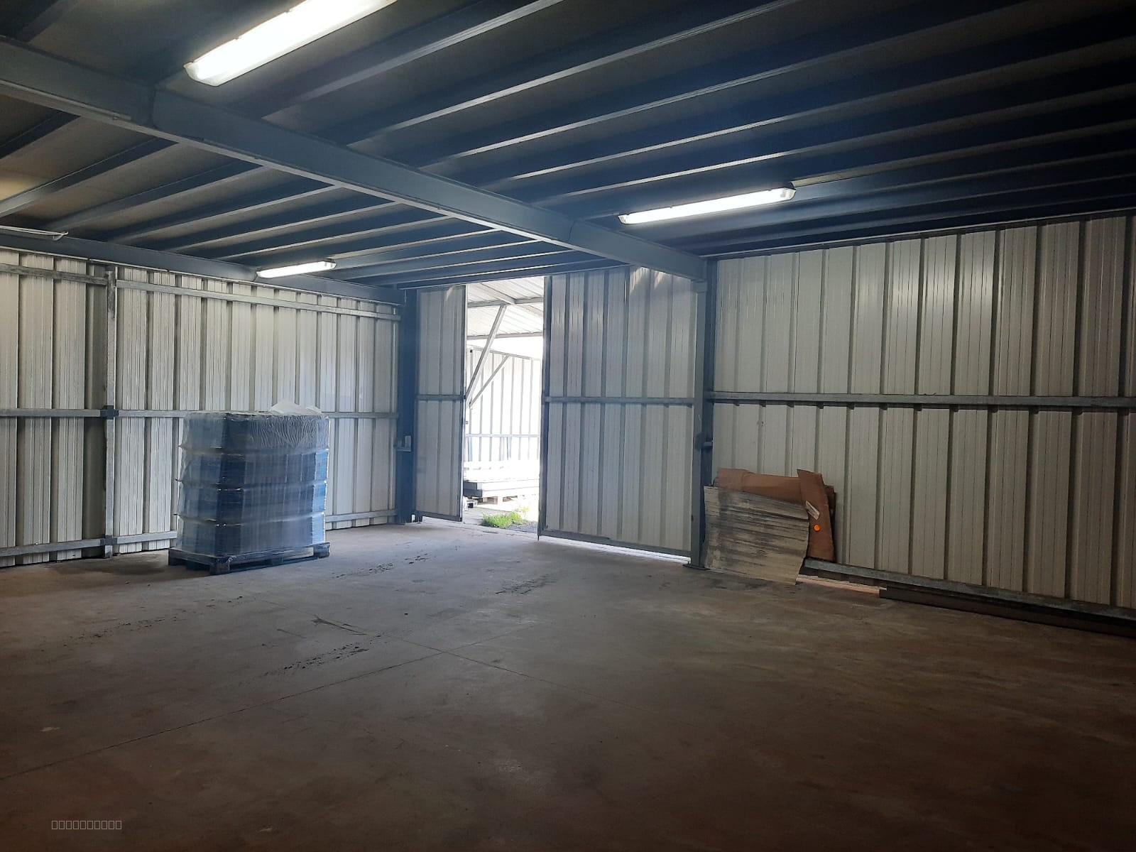 Entrepôt à louer à Baie mahault, 80 m² – photo 2 sur 2