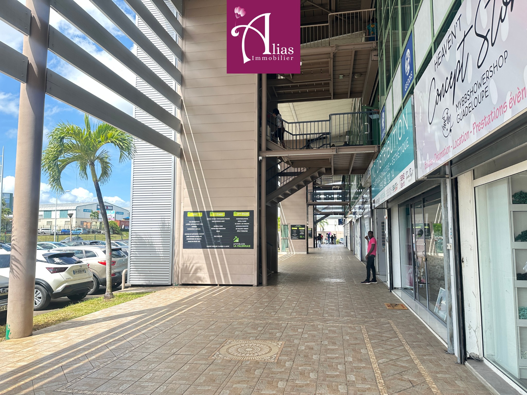 Local commercial à louer à Baie mahault, 140 m² – photo 2 sur 5