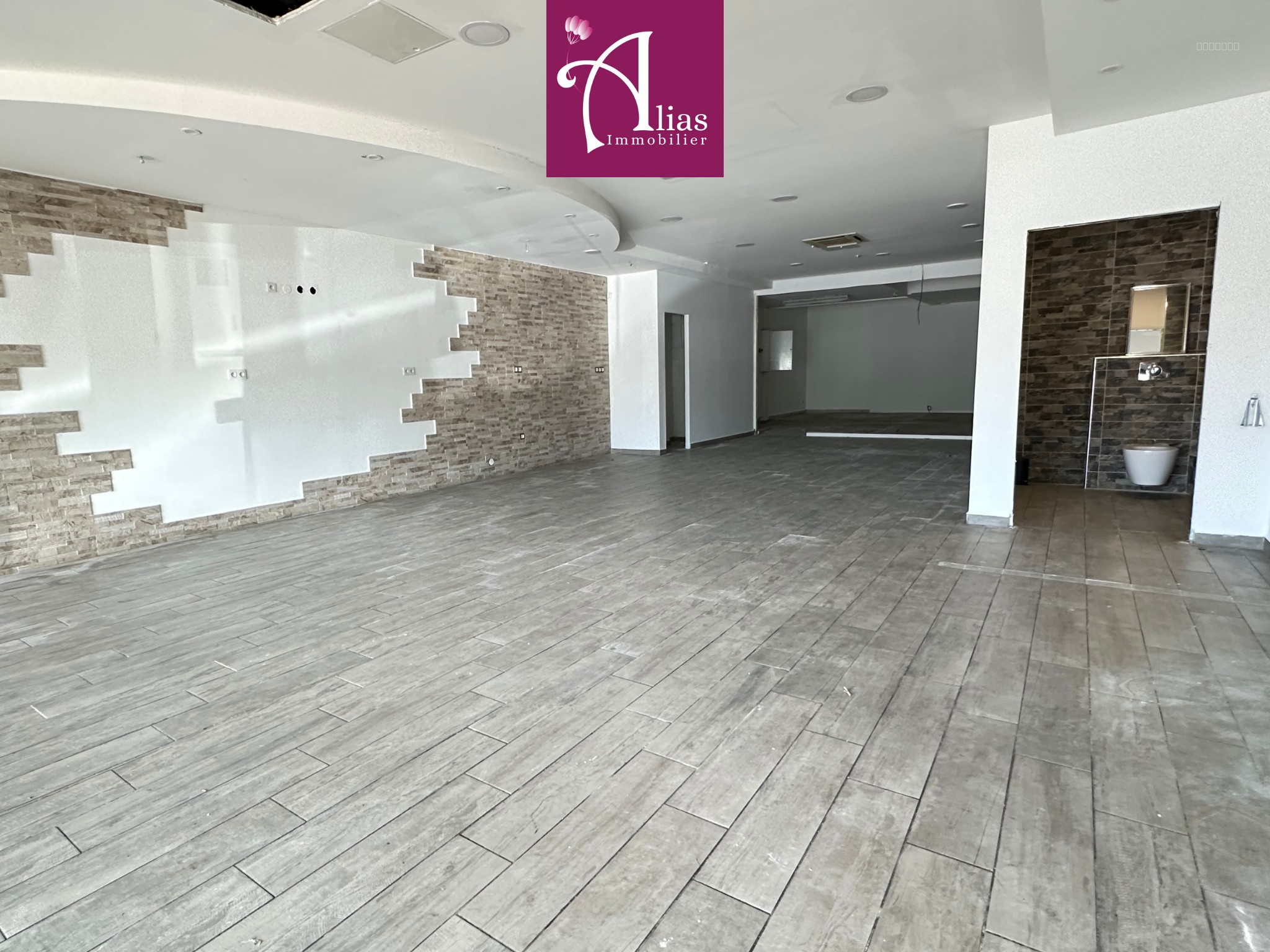 Local commercial à louer à Baie mahault, 140 m² – photo 3 sur 5