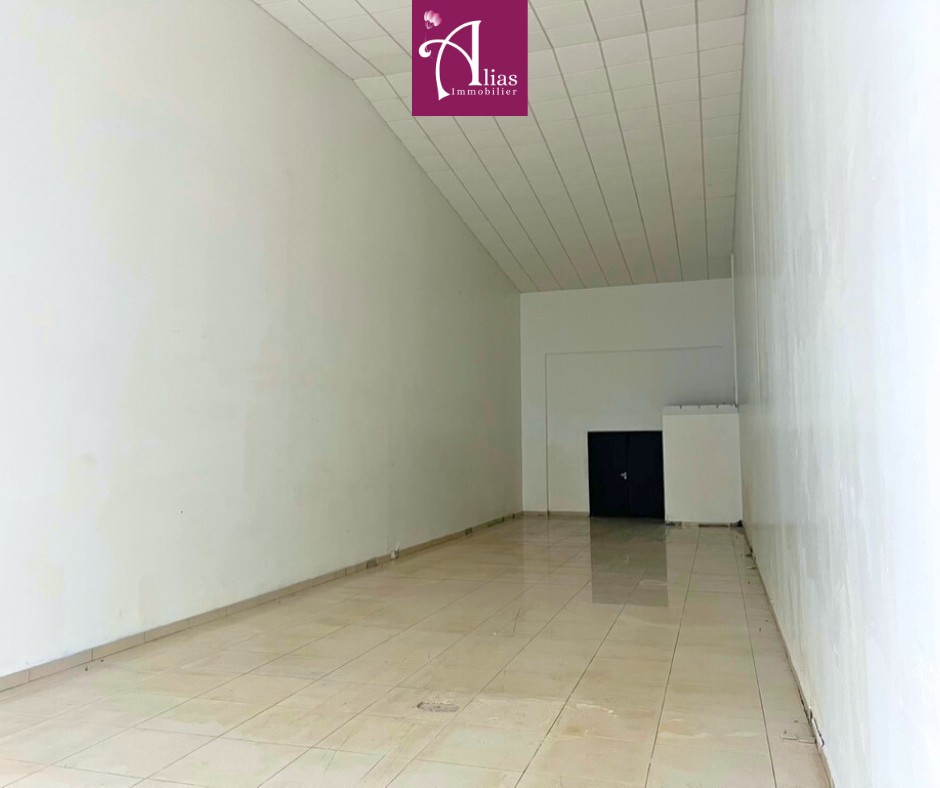 Local commercial à louer à Baie mahault, 112 m² – photo 1 sur 2