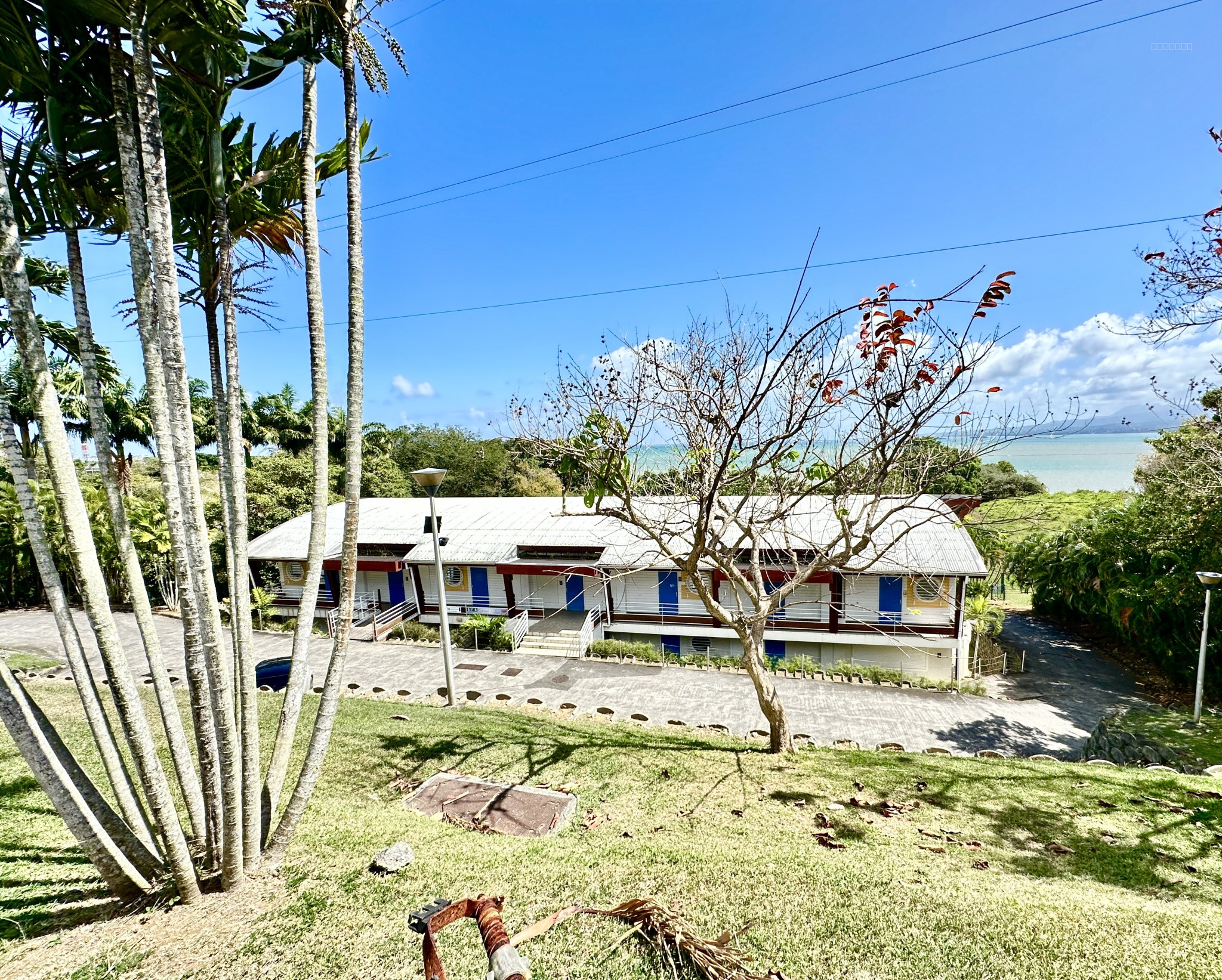 Bien immobilier à vendre à Baie mahault, 1 100 m² – photo 3 sur 3