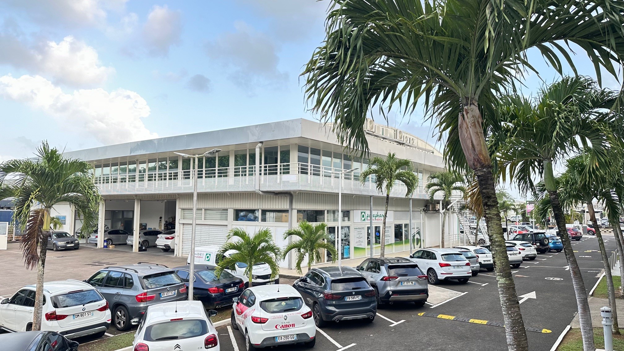 Local commercial à louer à Baie mahault, 180 m² – photo 1 sur 1