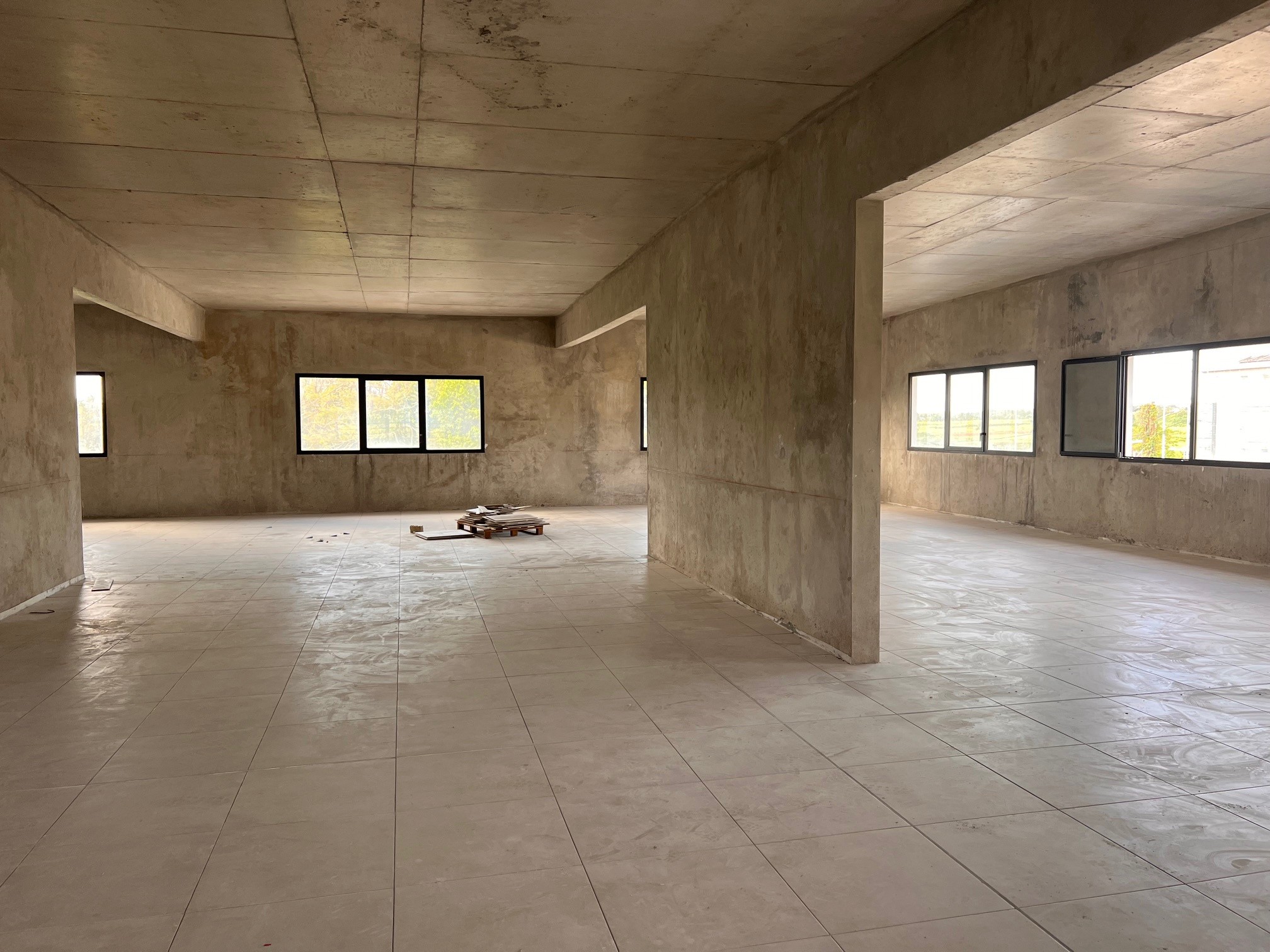 Bien immobilier à louer à Les abymes, 200 m² – photo 1 sur 6
