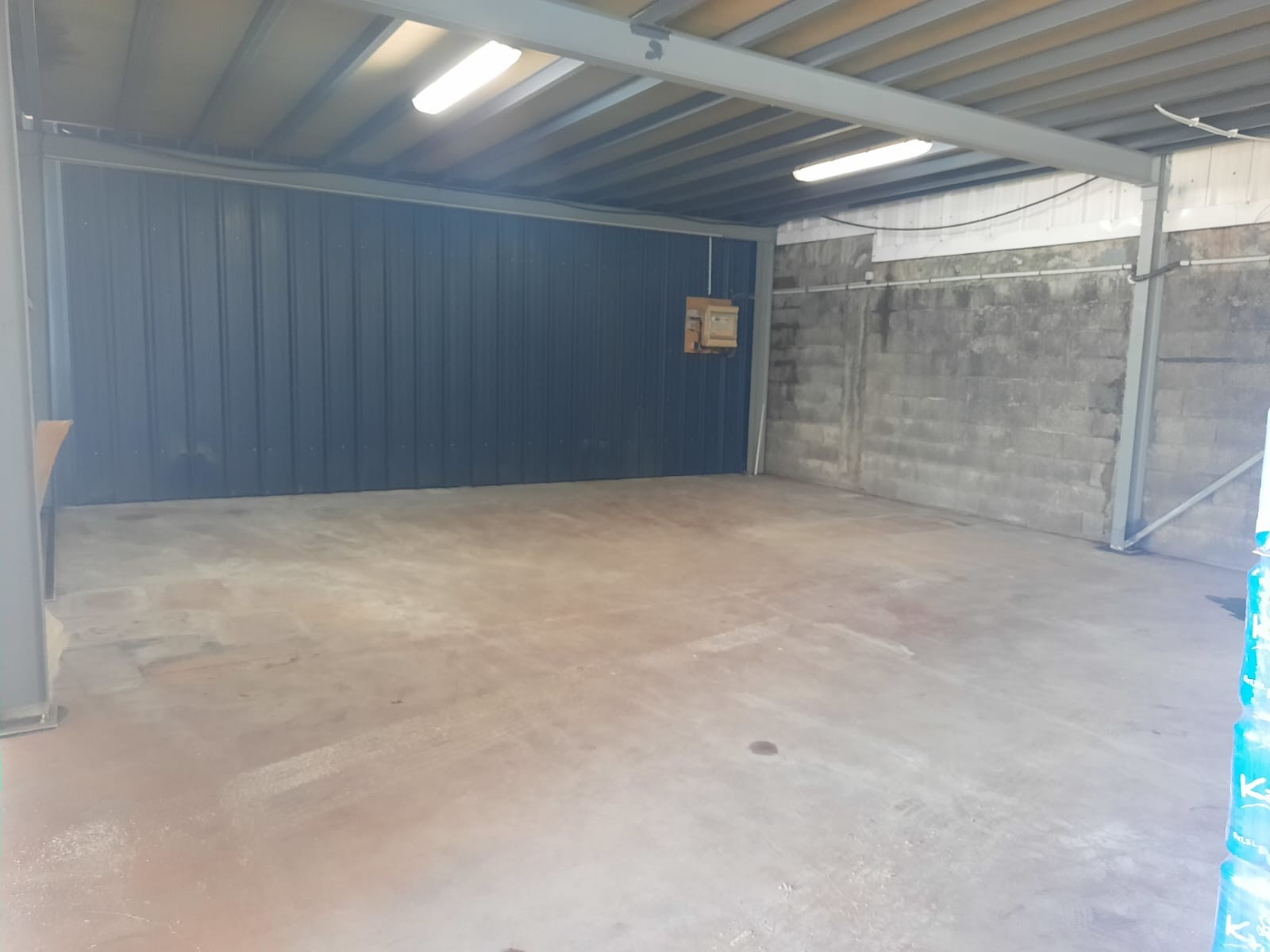 Entrepôt à louer à Baie mahault, 80 m² – photo 1 sur 2