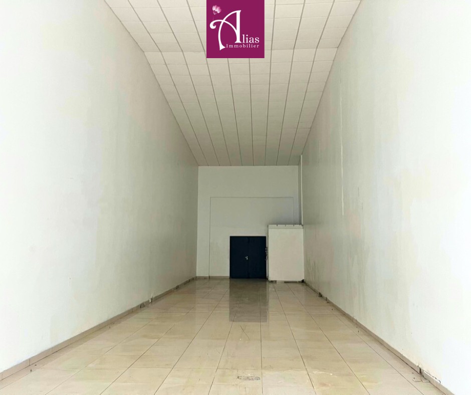 Local commercial à louer à Baie mahault, 112 m² – photo 2 sur 2