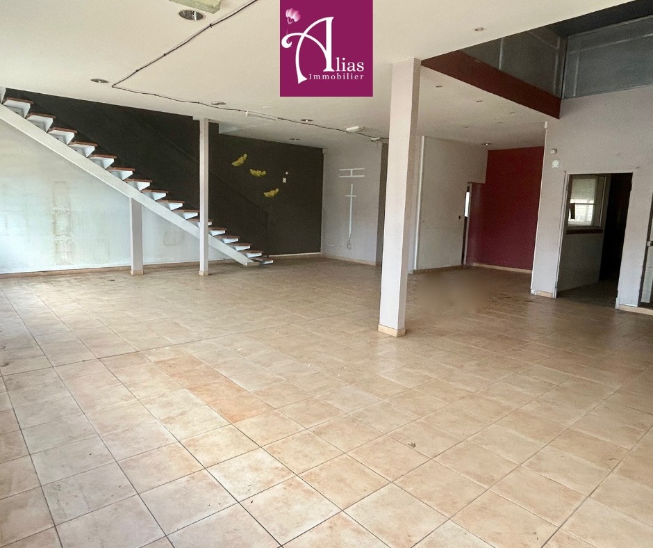 Bien immobilier à louer à Ste rose, 260 m² – photo 2 sur 7