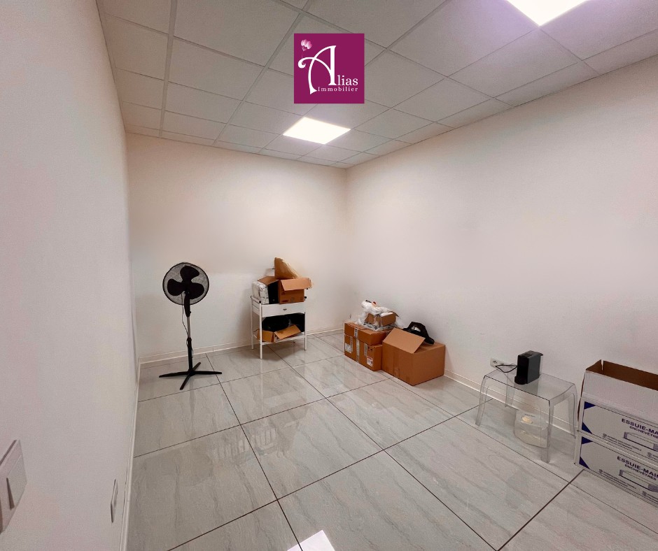Local commercial à louer à Baie mahault, 65 m² – photo 2 sur 2
