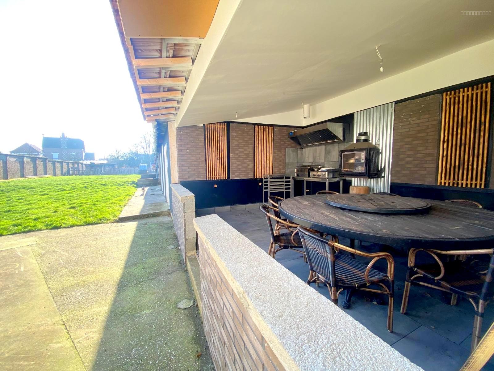 Maison à vendre à Villers bretonneux, 226 m², 8 pièces – photo 1 sur 10