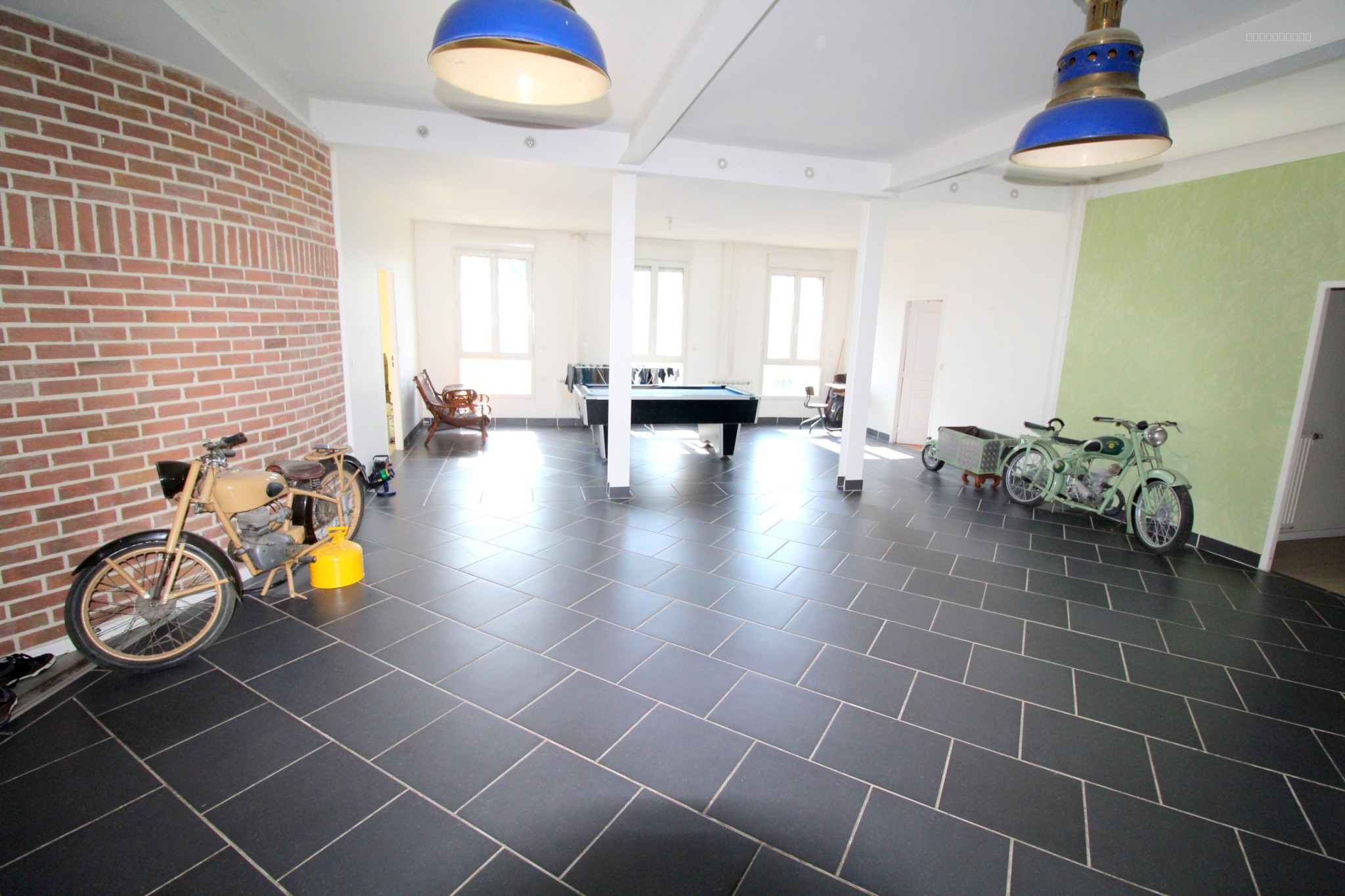 Appartement à vendre à Fouilloy, 268 m², 5 pièces – photo 1 sur 8