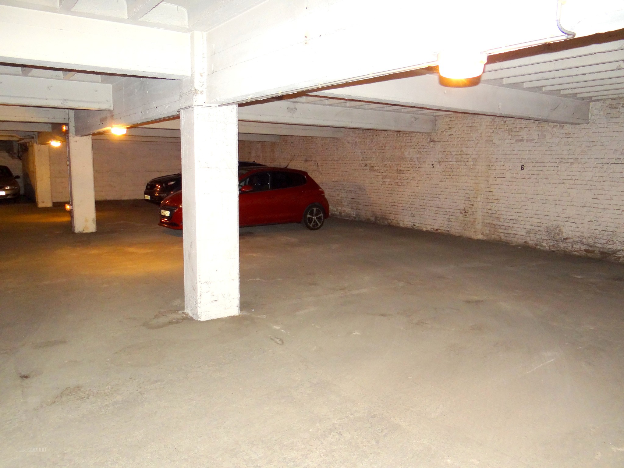 Parking / Box à louer à Amiens, 1 300 m² – photo 2 sur 4