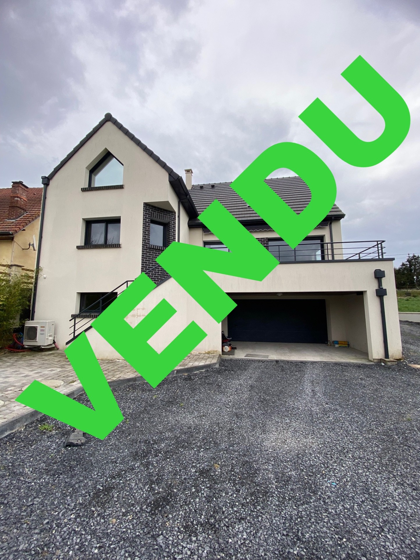Maison à vendre à Dommartin, 180 m², 6 pièces – photo 1 sur 8