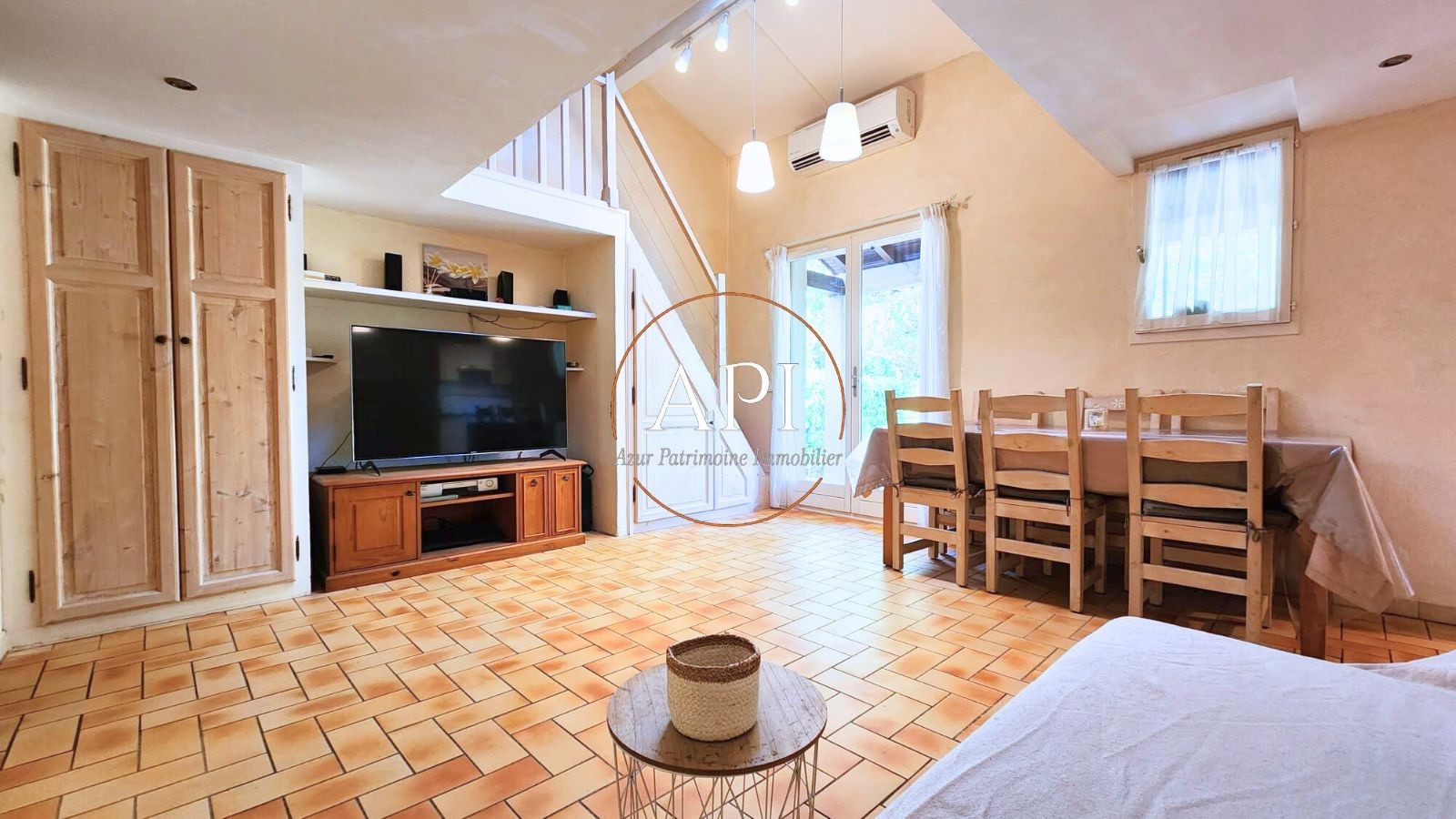 Maison à vendre à Tourrettes, 396 m², 4 pièces – photo 1 sur 15