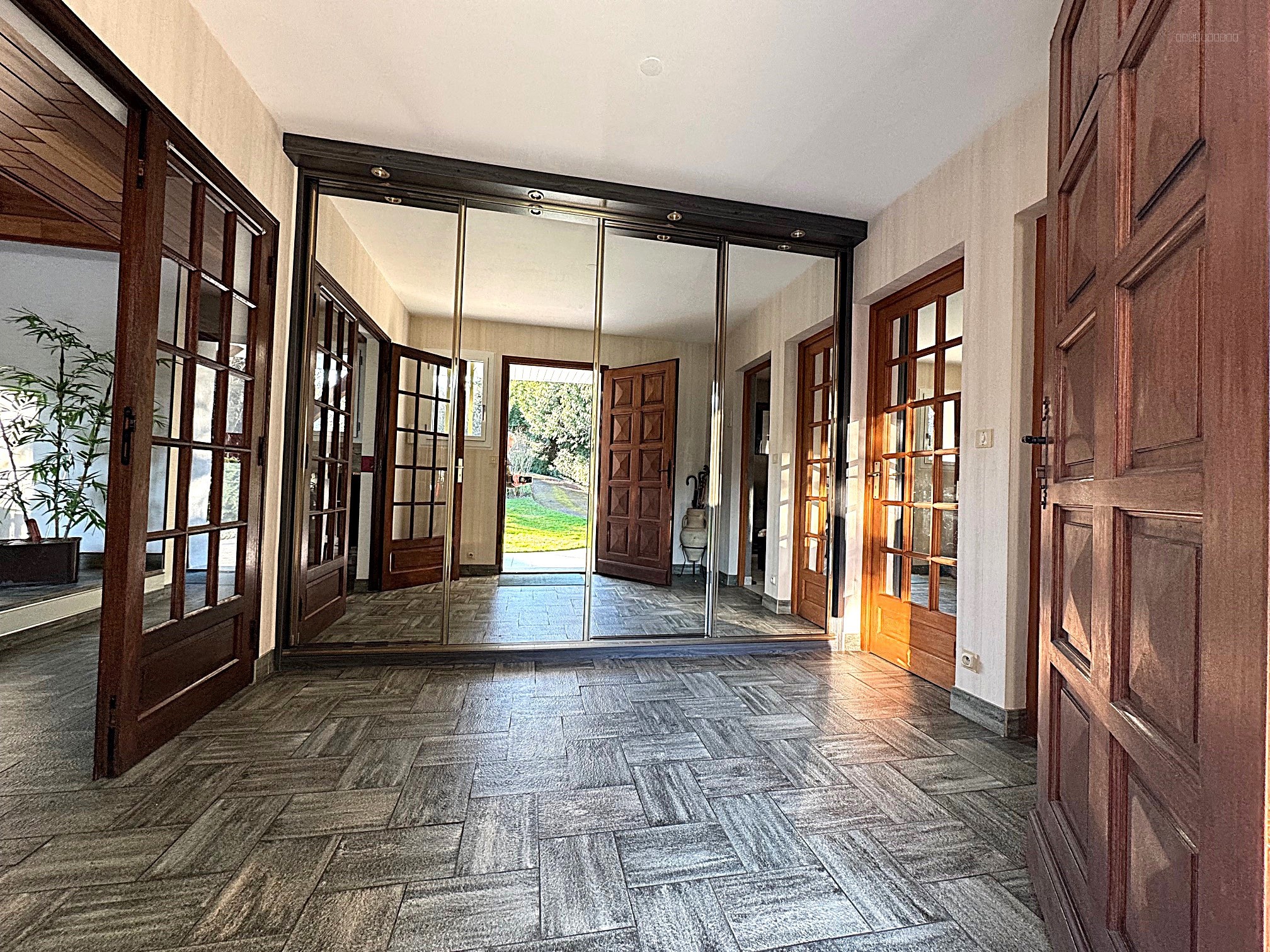 A Plailly, Belle maison individuelle élevée sur sous sol total et  un terrain de 2750 m2 — photo 7