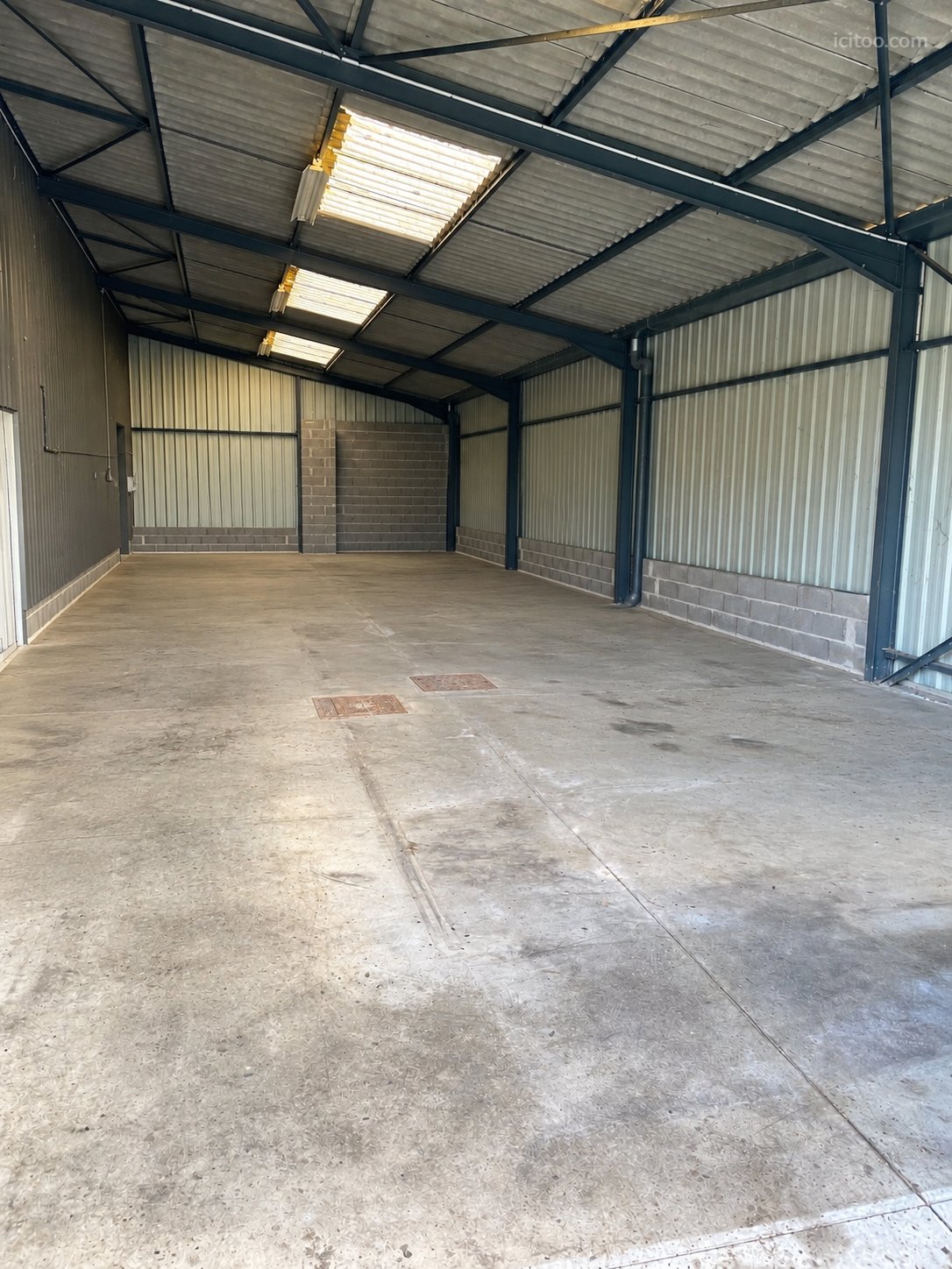 Entrepôt à louer à Savonnières, 130 m², 1 pièce – photo 3 sur 3