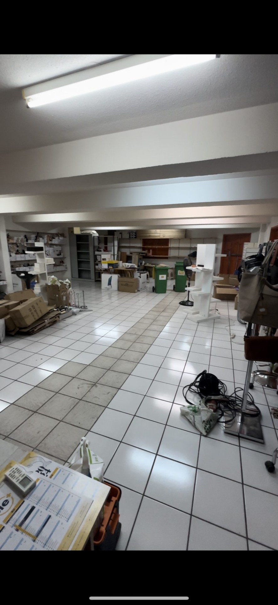 Bien immobilier à vendre à Le port, 200 m² – photo 2 sur 2