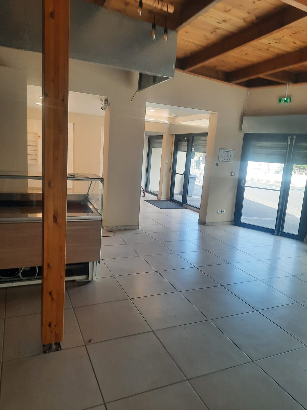 Local commercial à louer à St denis, 110 m², 5 pièces – photo 3 sur 4