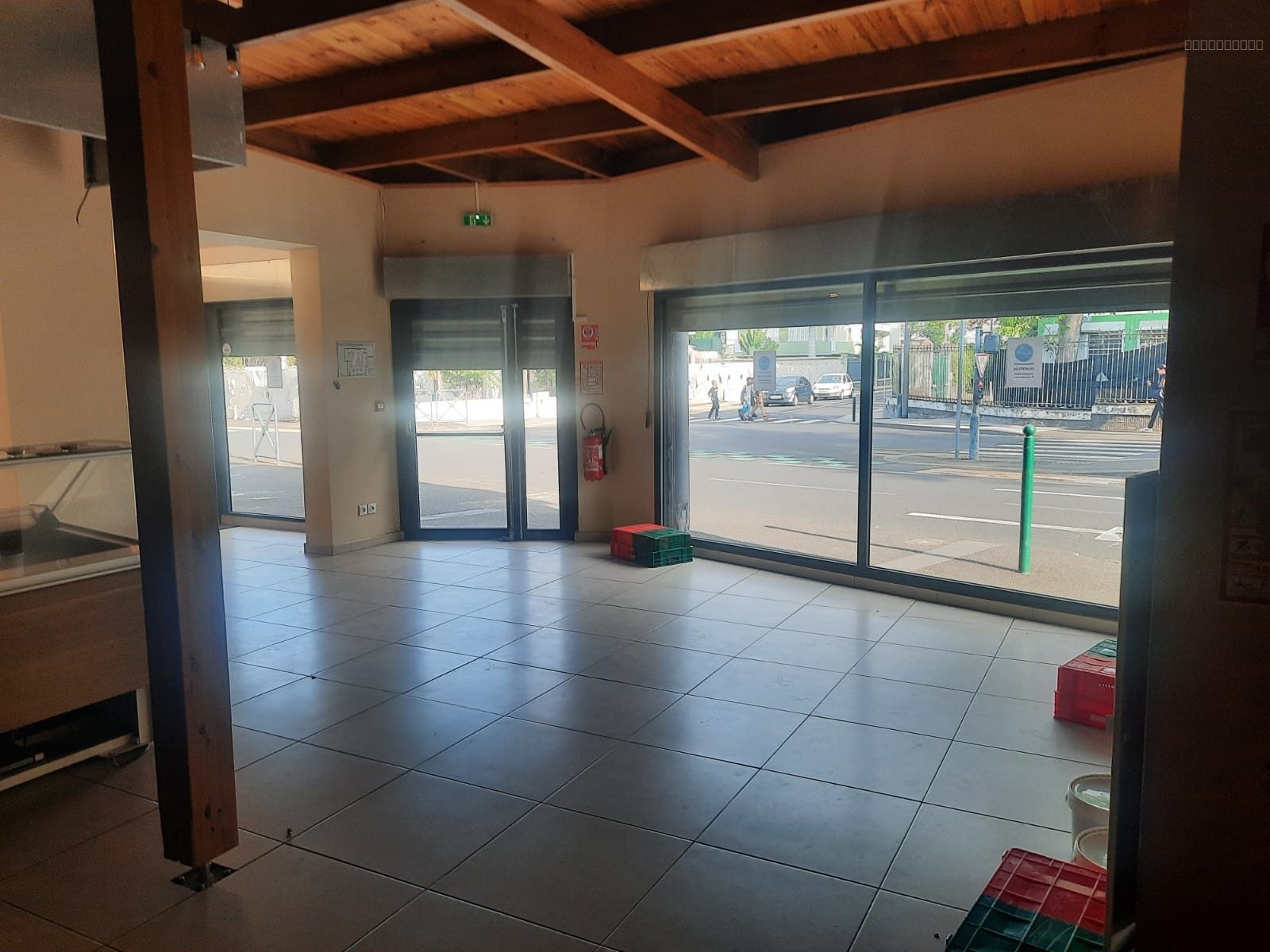 Local commercial à louer à St denis, 110 m², 5 pièces – photo 1 sur 4