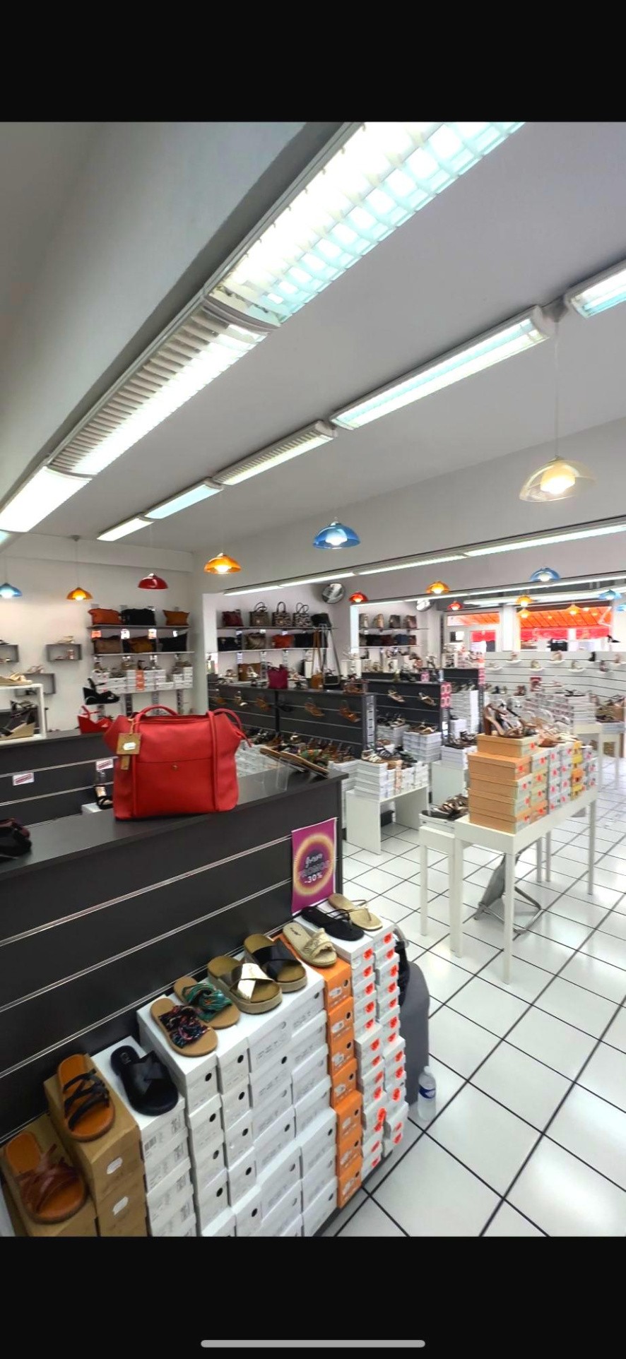Bien immobilier à vendre à Le port, 200 m² – photo 1 sur 2