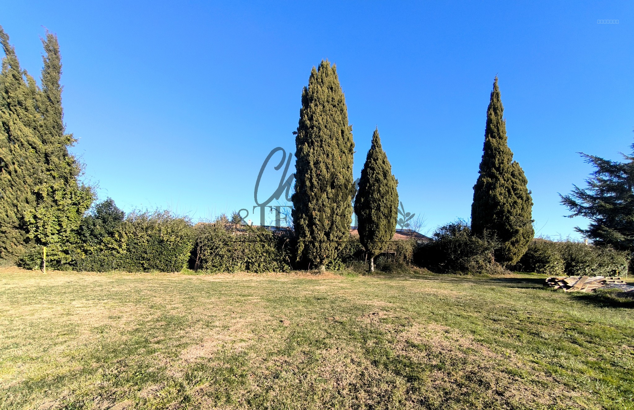 Bien immobilier à vendre à St quentin la poterie, 1 368 m² – photo 1 sur 3