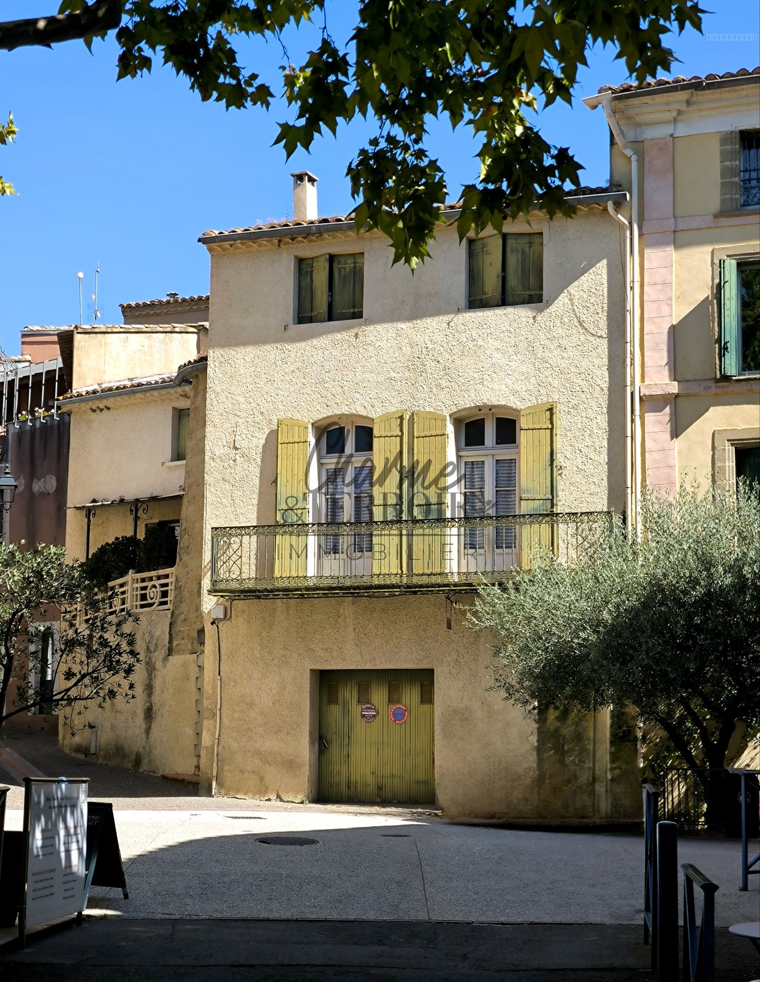 Bien immobilier à vendre à Uzes, 178 m², 7 pièces – photo 1 sur 13