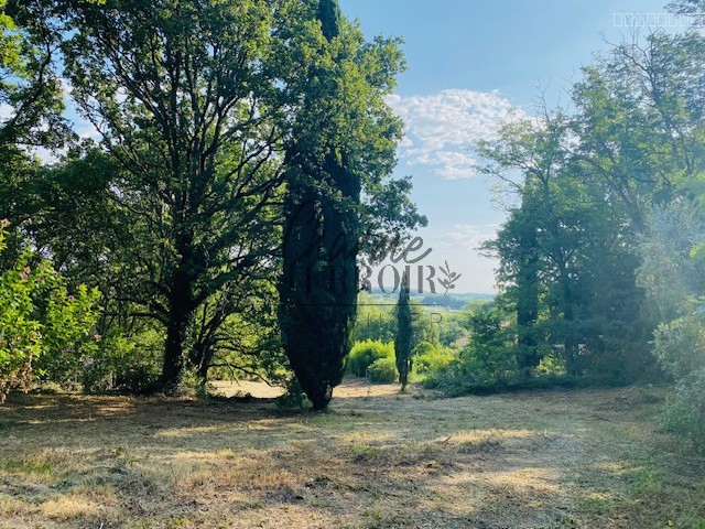 Terrain constructible à vendre à Uzes, 1 000 m² – photo 1 sur 7