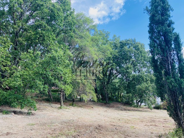 Terrain constructible à vendre à Uzes, 1 000 m² – photo 2 sur 7