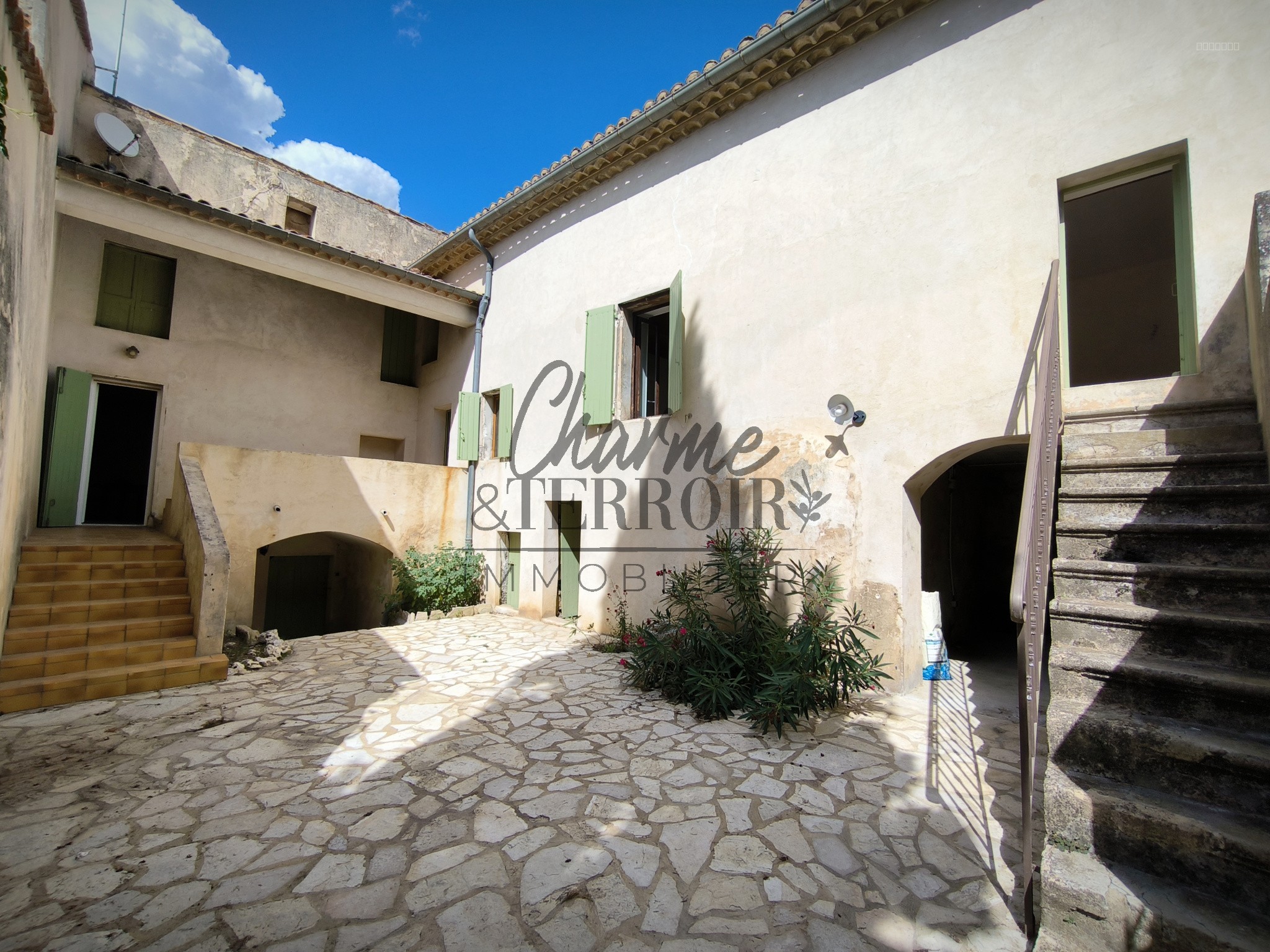 Maison à vendre à Uzes, 120 m², 6 pièces – photo 1 sur 15