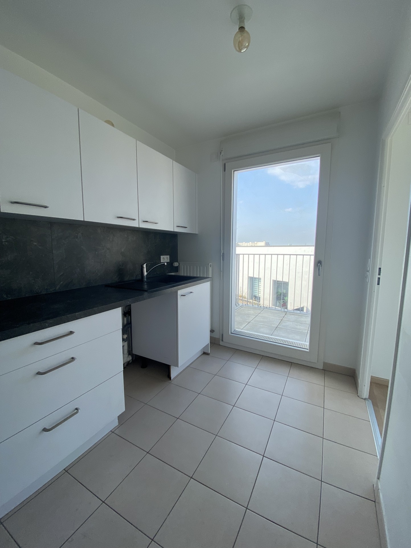 EXCLUSIVITE ! A VENDRE APPARTEMENT PROCHE GARE SAINT DENIS - F4 - 76M2 — photo 5