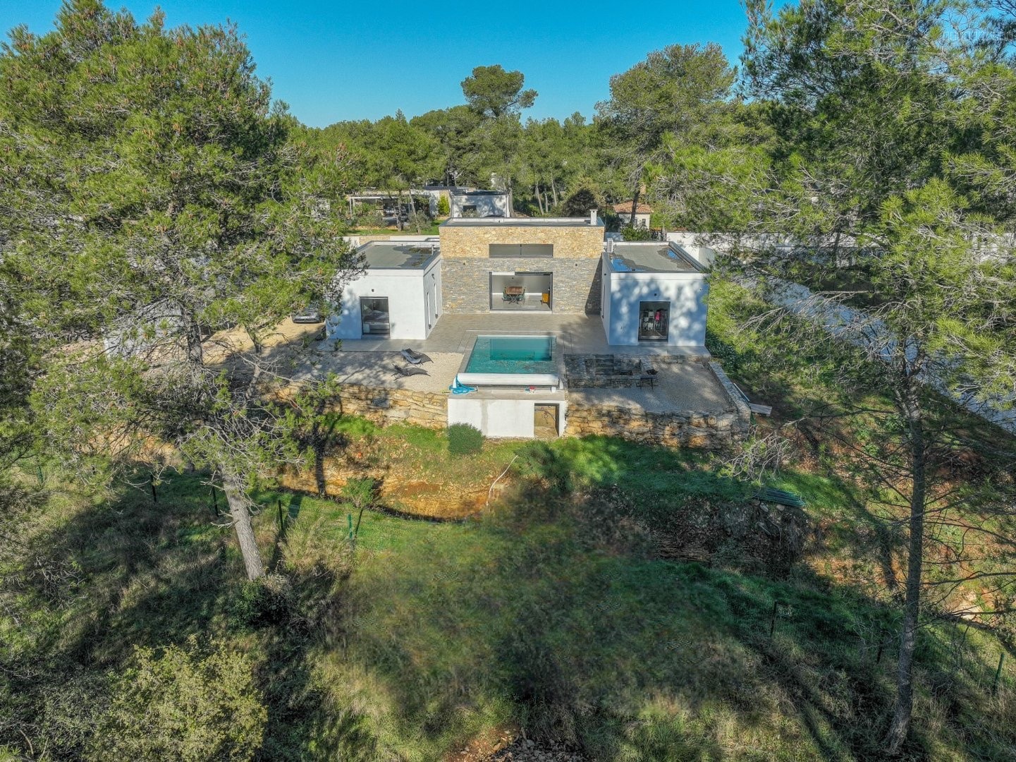 Villa à vendre à Nimes, 199 m², 8 pièces – photo 1 sur 10