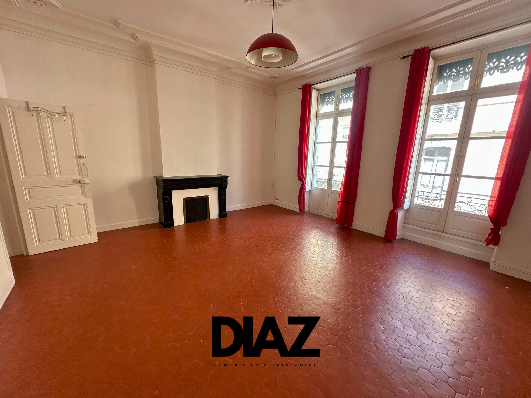 Appartement à vendre à Nimes, 142 m², 5 pièces – photo 1 sur 18