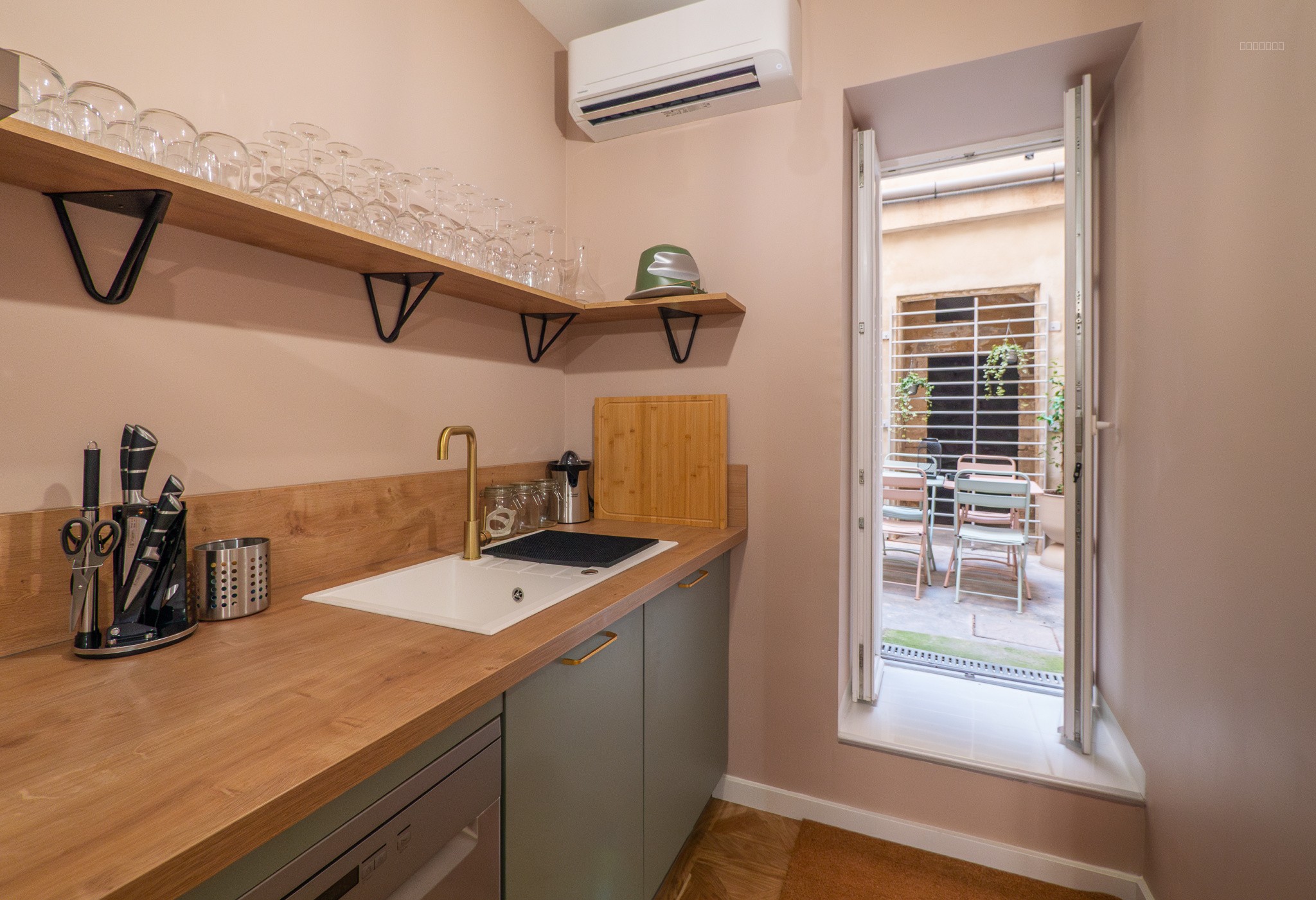 APPARTEMENT - ECUSSON - RUE DOREE — photo 3