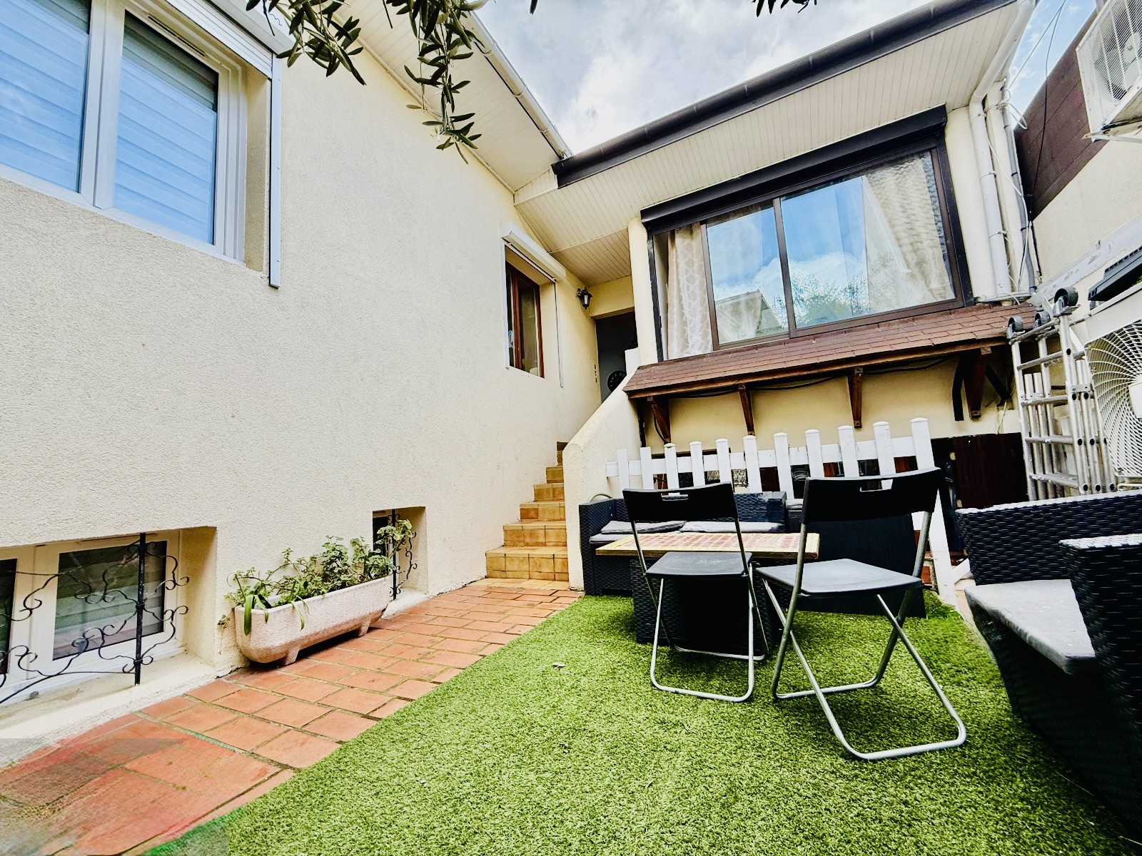 Maison à vendre à Bobigny, 100 m², 6 pièces – photo 2 sur 11